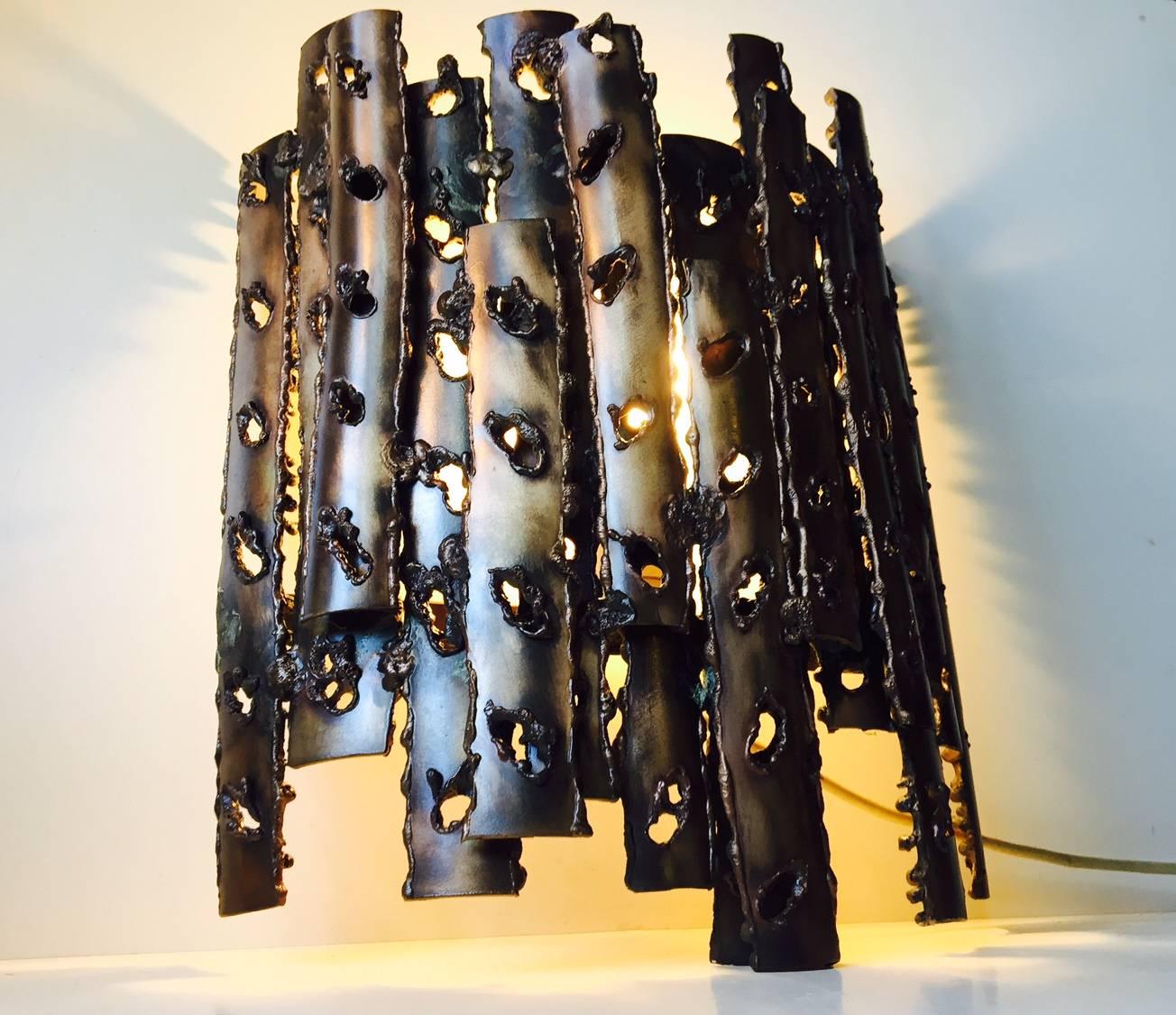 Milieu du XXe siècle Applique brutaliste en acier bronzé à la manière de Marcello Fantoni en vente