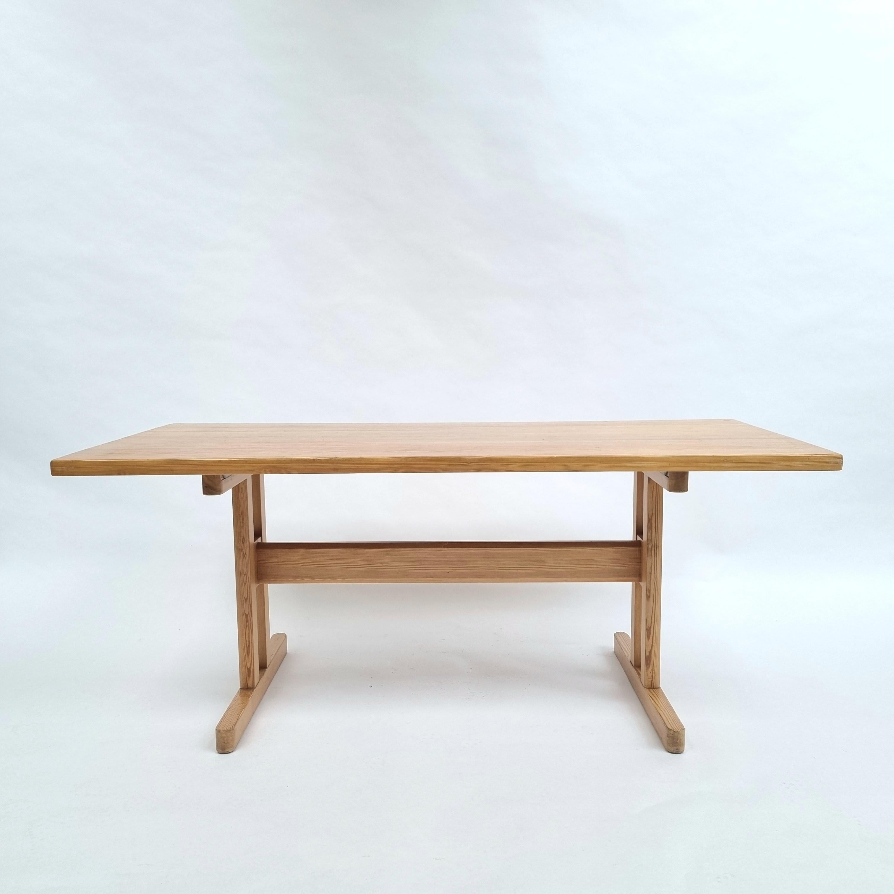 This mid-20th century Brutalist trestle dining table or work desk/kitchen table was made in the 1970s. It is made out of solid pine. A unique piece which is a great eye-catcher for your antique, modern, Space Age or mid-century interior.