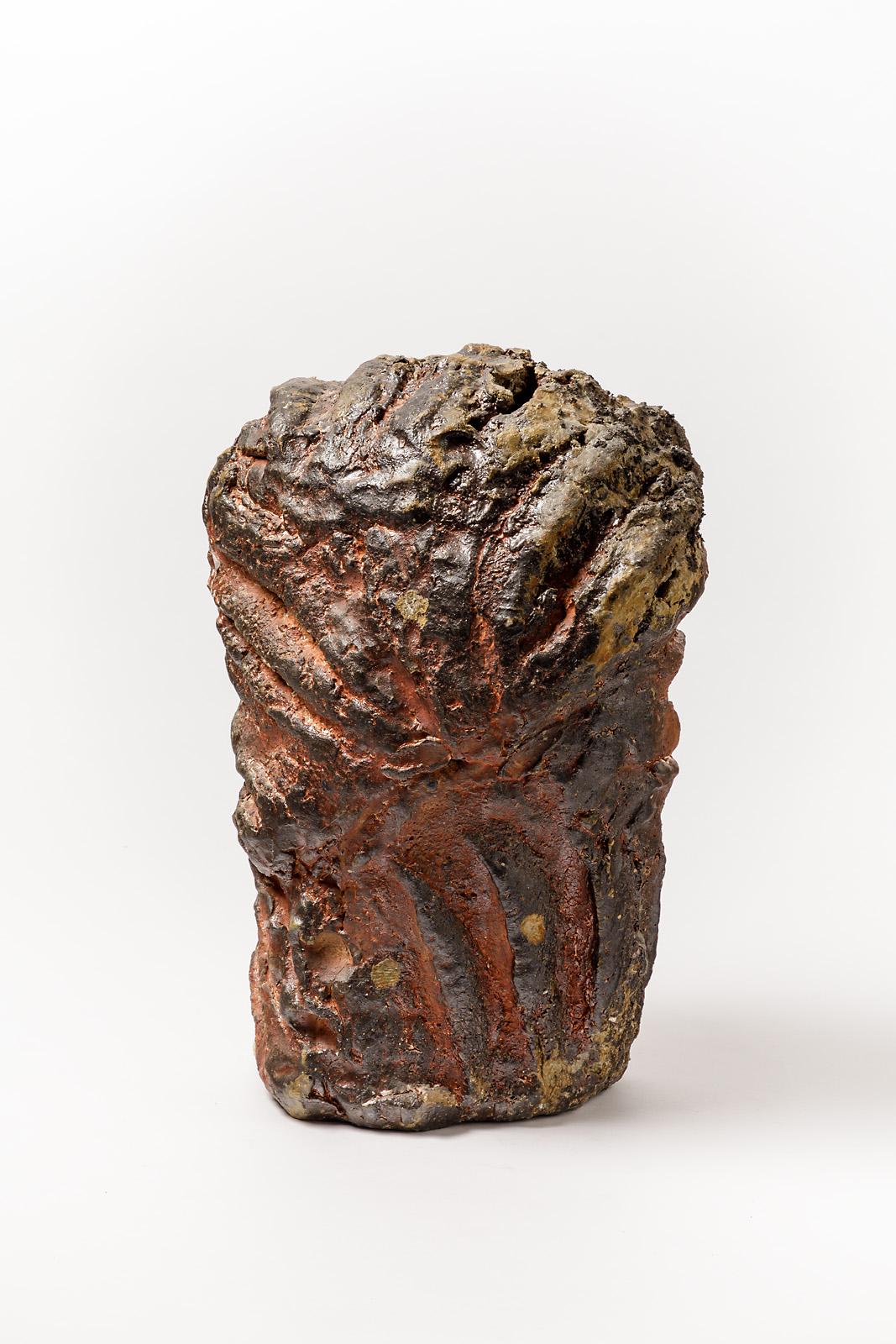 Hervé Rousseau

Sculpture abstraite en céramique grès de l'artiste français.

Elégant grès brun émaillé d'effets de cuisson.

Signé sous la base, réalisé vers 2015.

Mesures : Hauteur 45 cm, largeur 30 cm, profondeur 20 cm.

 