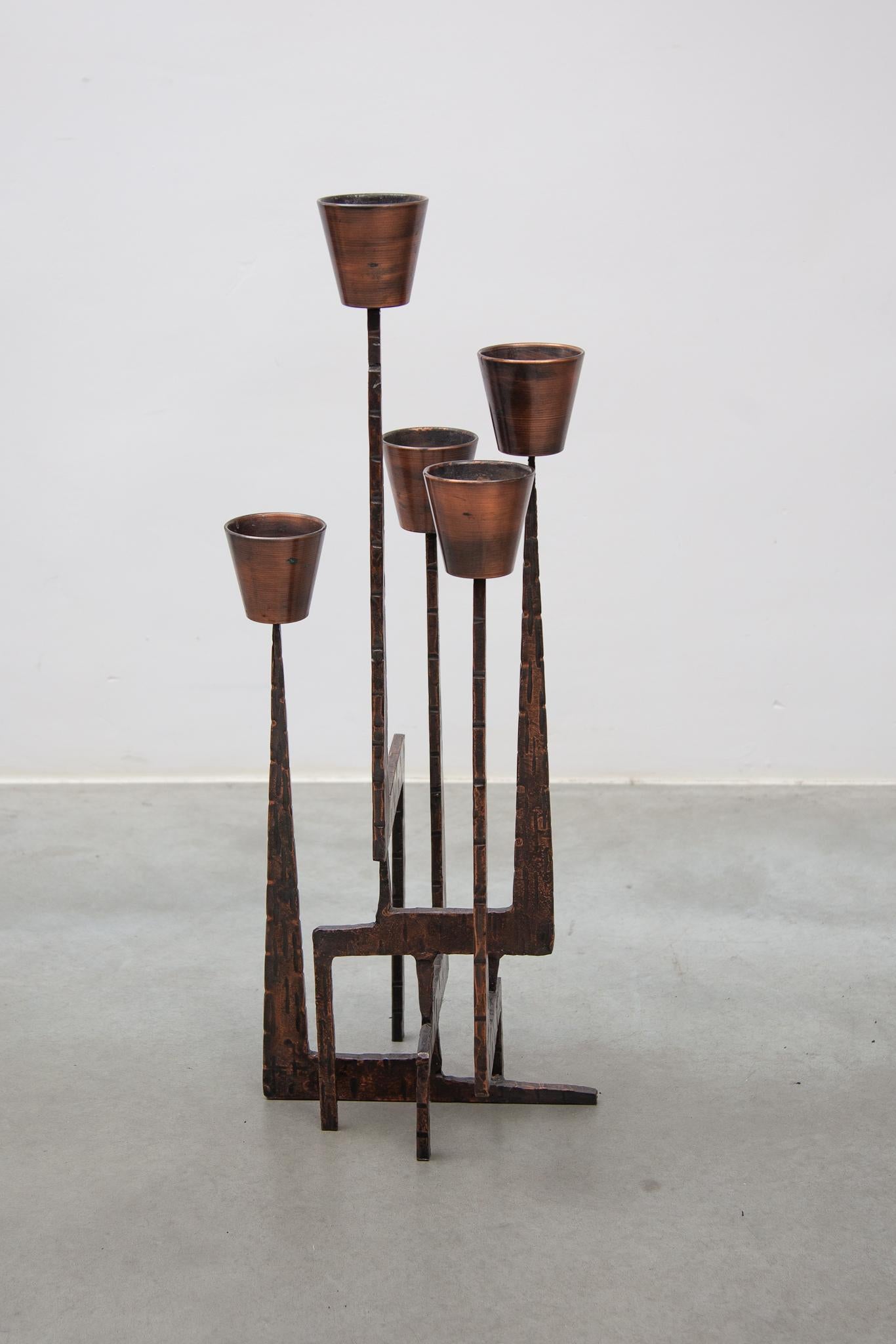 Brutalisme Candélabre brutaliste, sculpture en fer forgé, 1970, France en vente