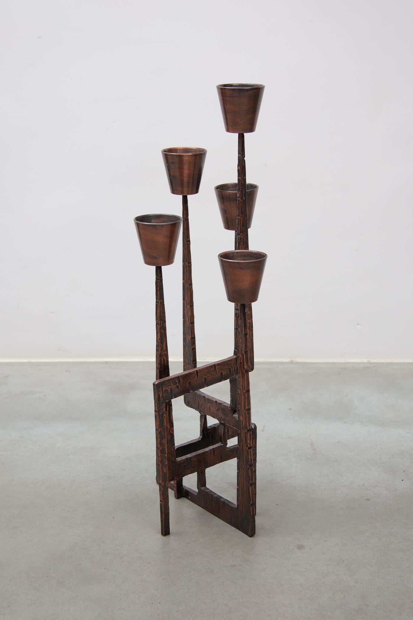 Fait main Candélabre brutaliste, sculpture en fer forgé, 1970, France en vente