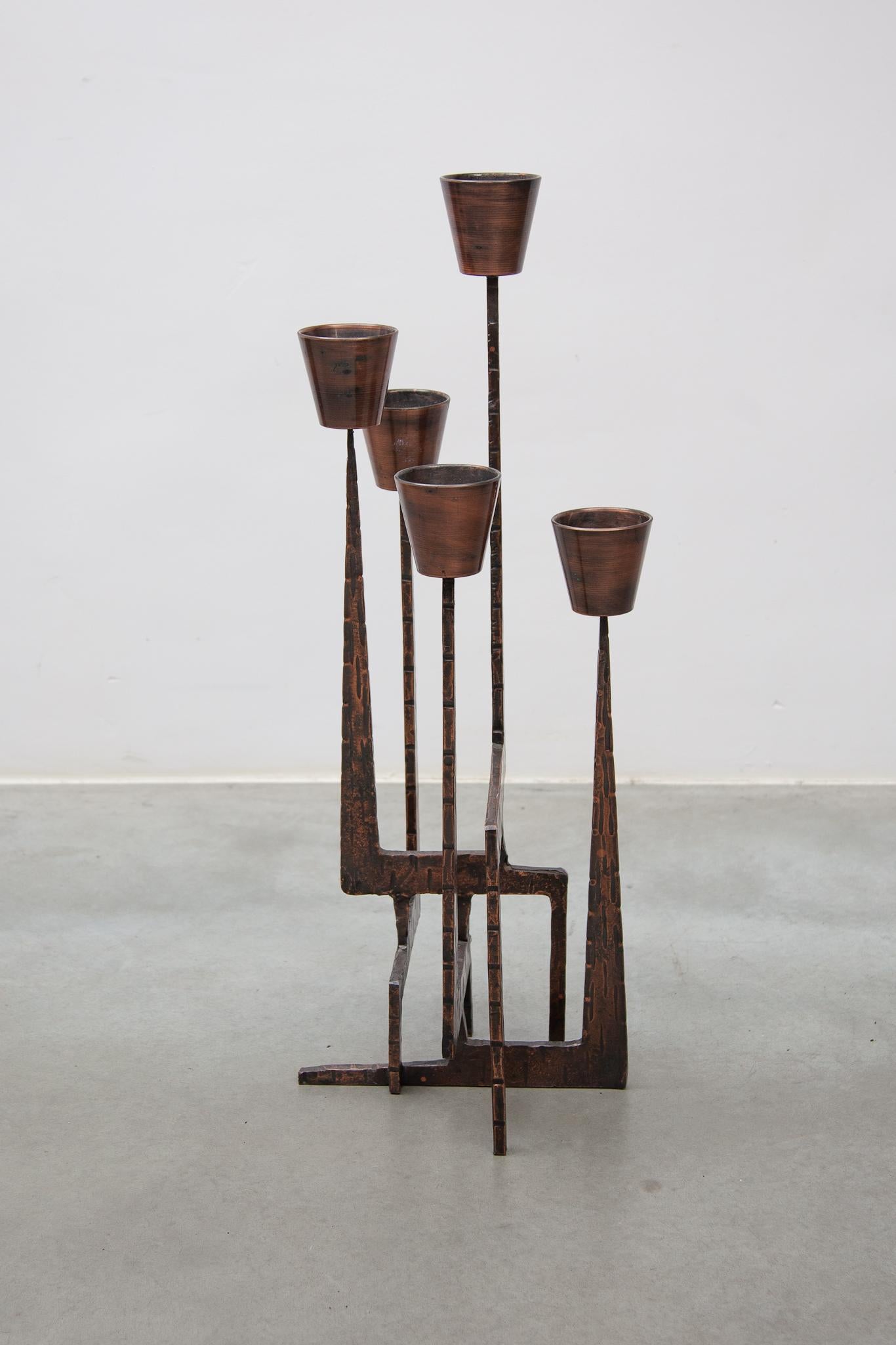 Candélabre brutaliste, sculpture en fer forgé, 1970, France Bon état - En vente à Antwerp, BE
