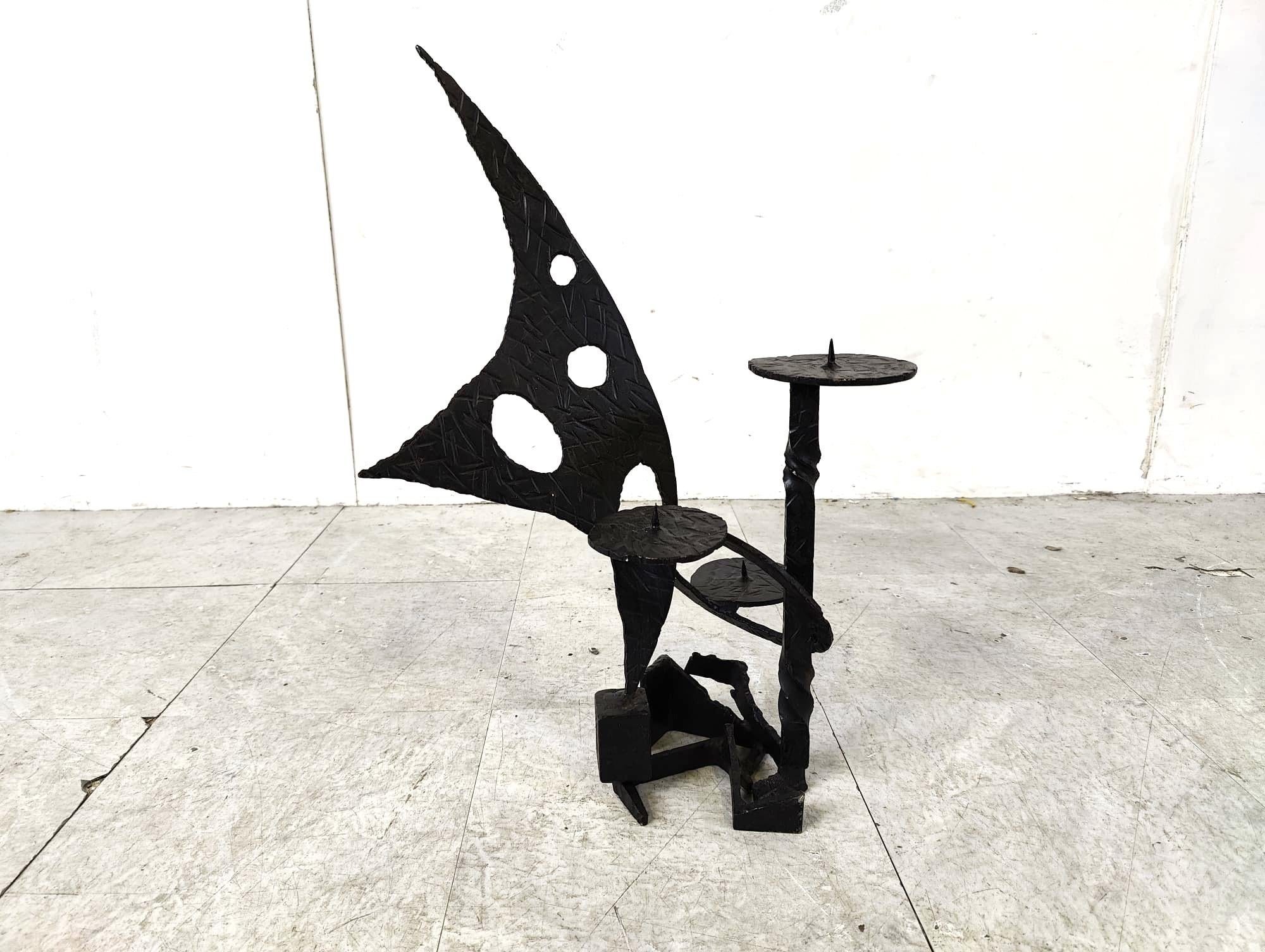 Large brutalist cut steel candle holder for 3 candles.

Beautiful 'brut' design.

Nice decorative piece.

1970s - Germany

Dimension:
Height: 56cm
Width 34cm
Depth: 26cm

Ref: 302551