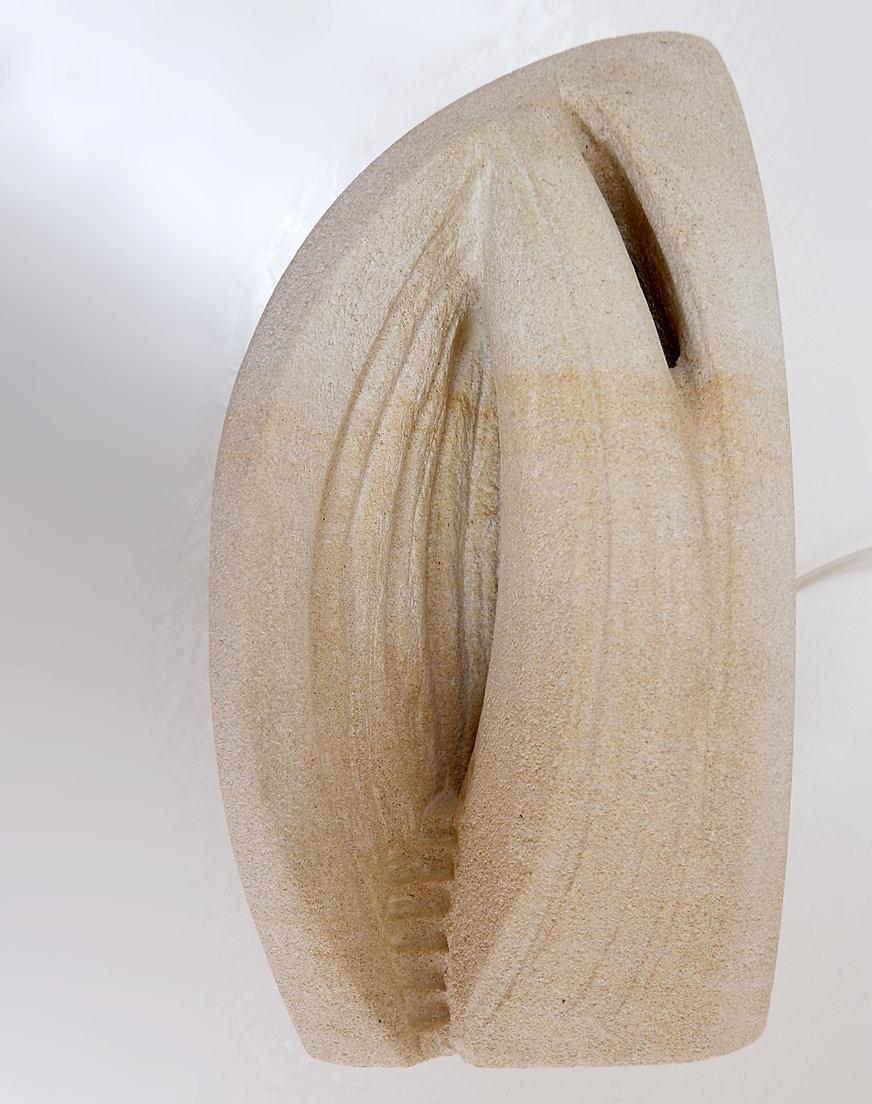 Brutalisme Lampe de table brutaliste en pierre calcaire sculptée - Circa 1980 en vente