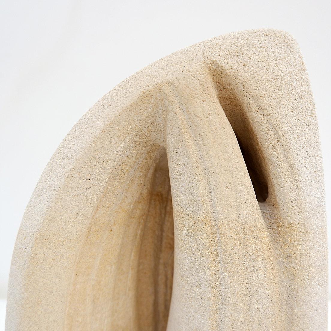 Pierre Lampe de table brutaliste en pierre calcaire sculptée - Circa 1980 en vente