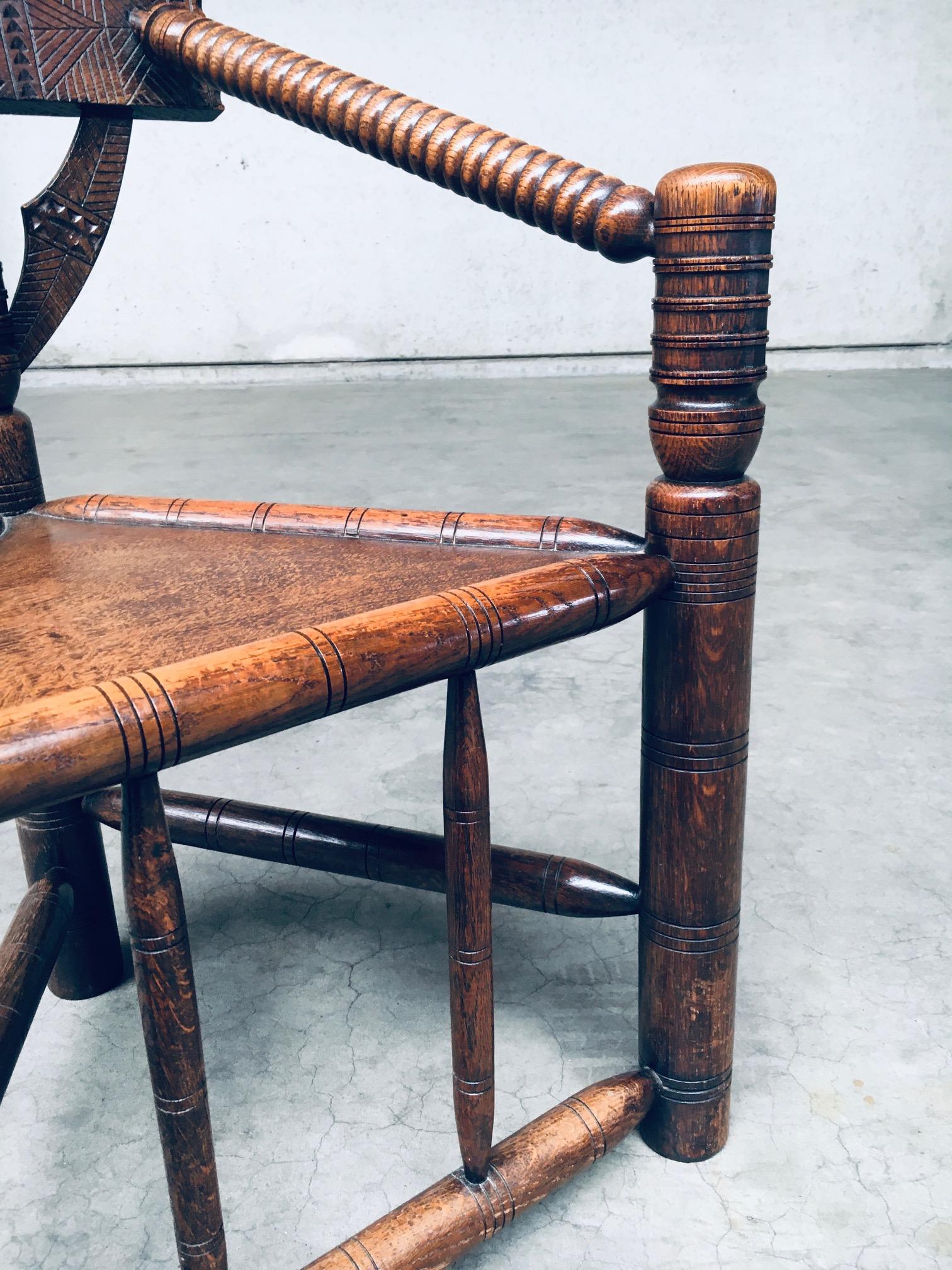 Chaise MONK brutaliste à trois pieds en chêne sculpté, Suède, années 1930 en vente 3