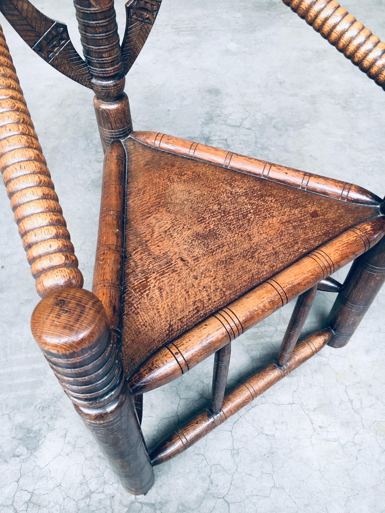 Chaise MONK brutaliste à trois pieds en chêne sculpté, Suède, années 1930 en vente 2