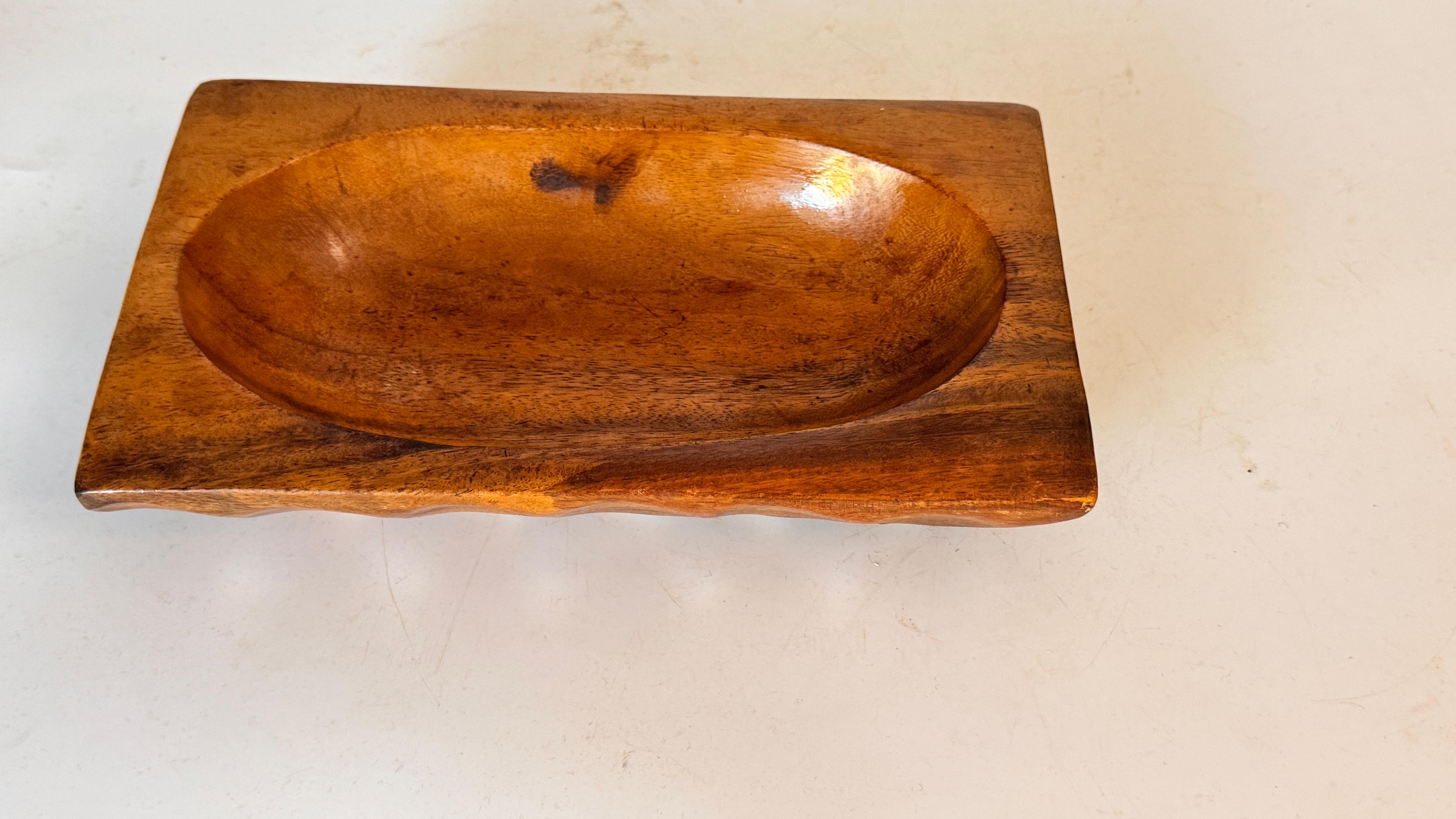 Minimaliste Vide poche Brutalist en Wood sculpté- Dans le style d'Alexandre Noll France 1950 en vente