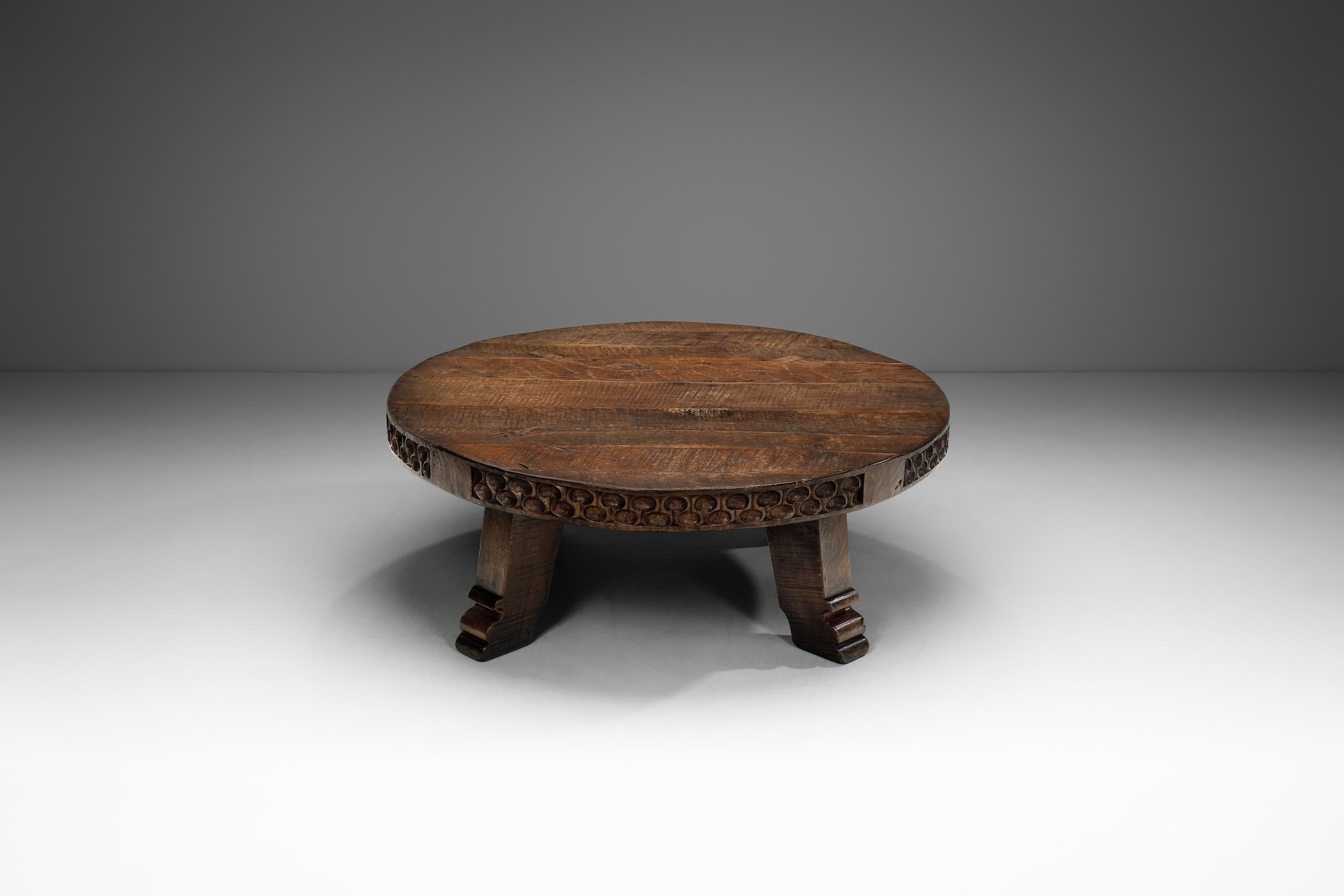 Brutalist Carved Wooden Coffee Table, Europe Mid-20th Century In Good Condition For Sale In Utrecht, NL