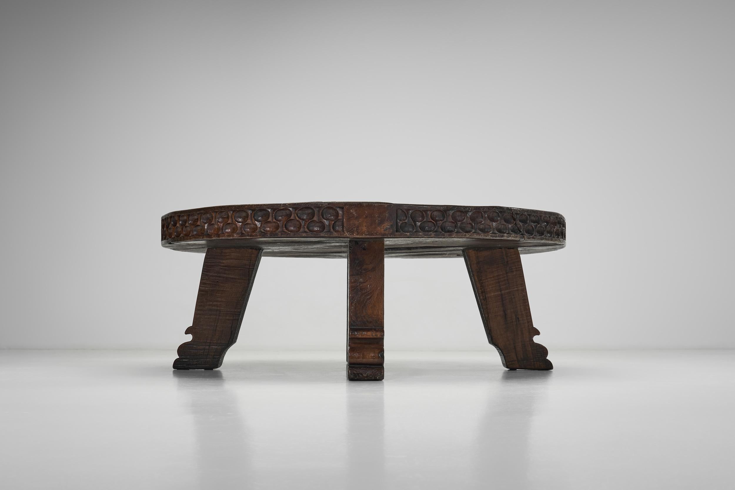 Brutalist Carved Wooden Coffee Table, Europe Mid-20th Century For Sale 2