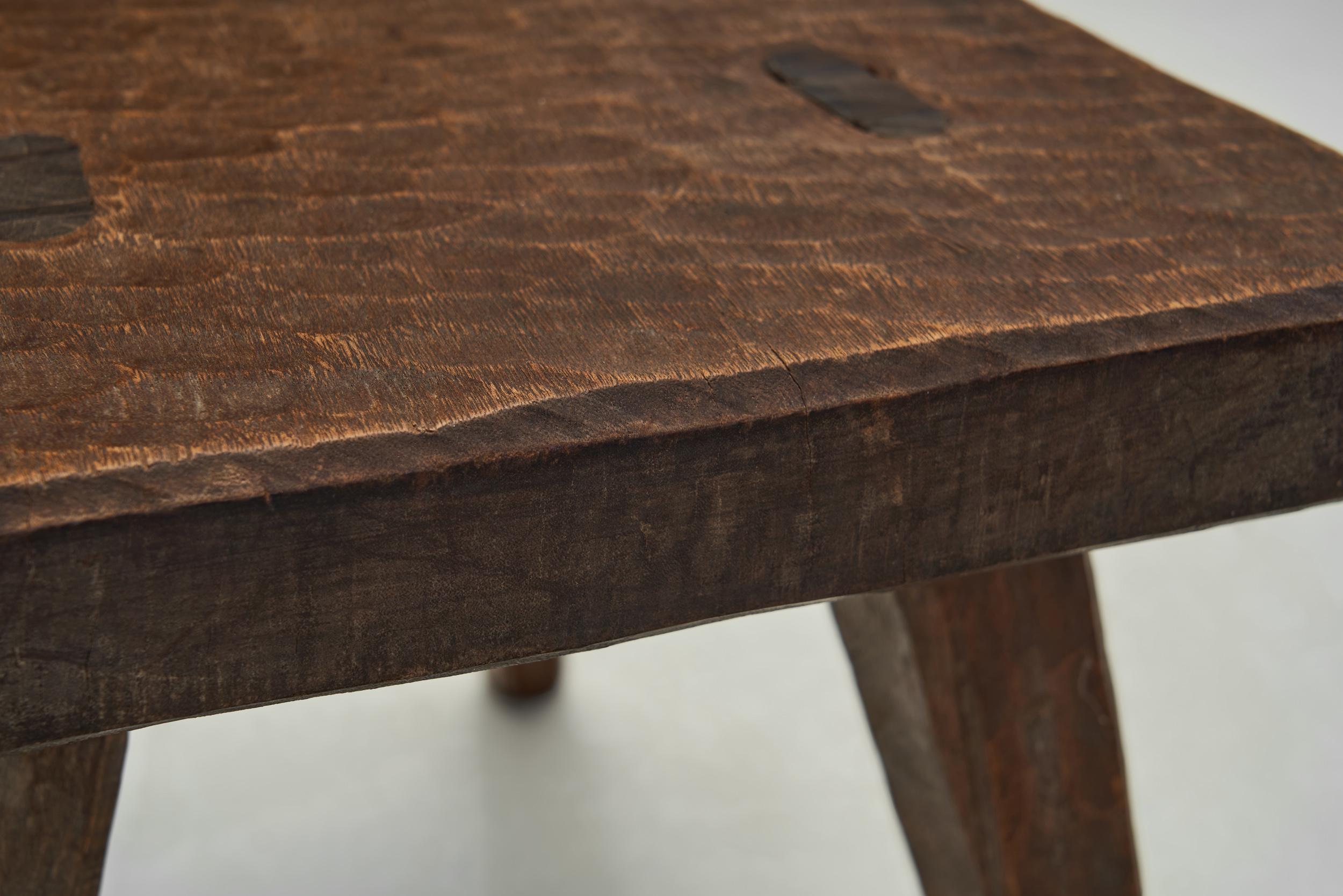Brutalistische geschnitzte Kaminstühle aus Holz, Spanien ca. 1960er Jahre im Angebot 6