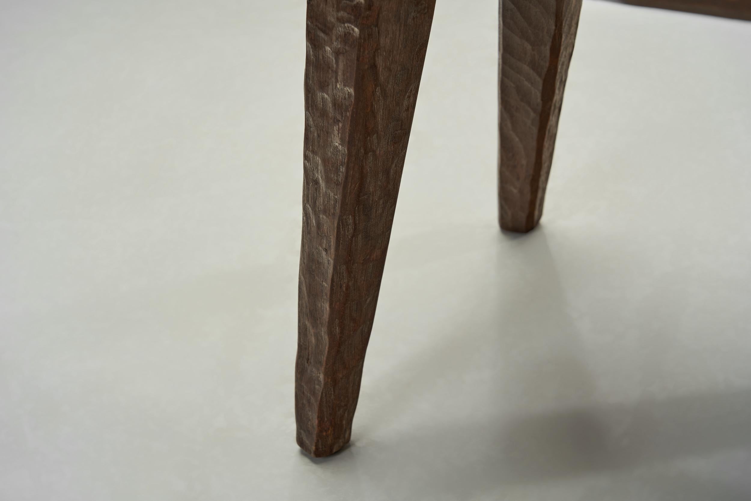 Brutalistische geschnitzte Kaminstühle aus Holz, Spanien ca. 1960er Jahre im Angebot 9
