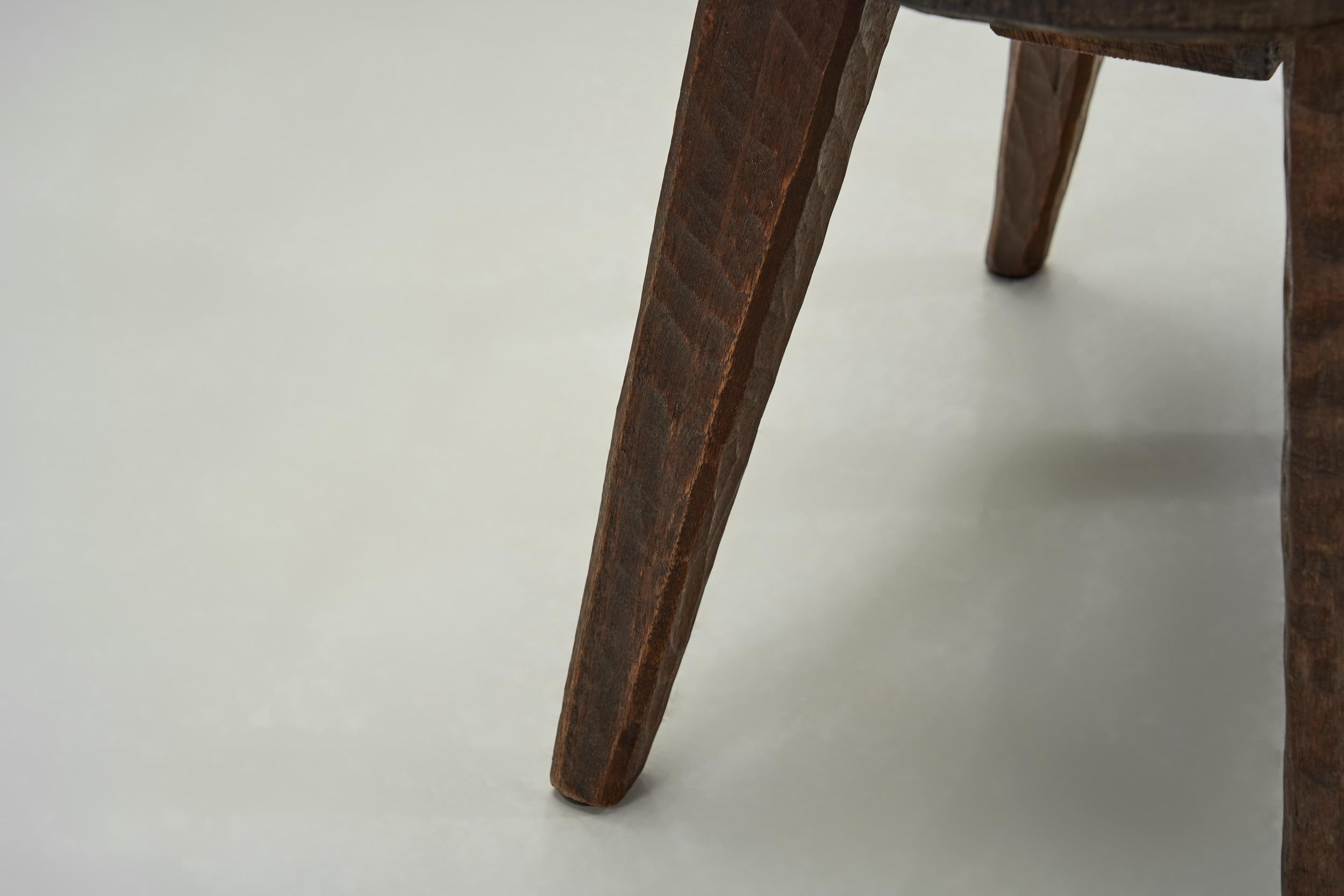 Brutalistische geschnitzte Kaminstühle aus Holz, Spanien ca. 1960er Jahre im Angebot 10