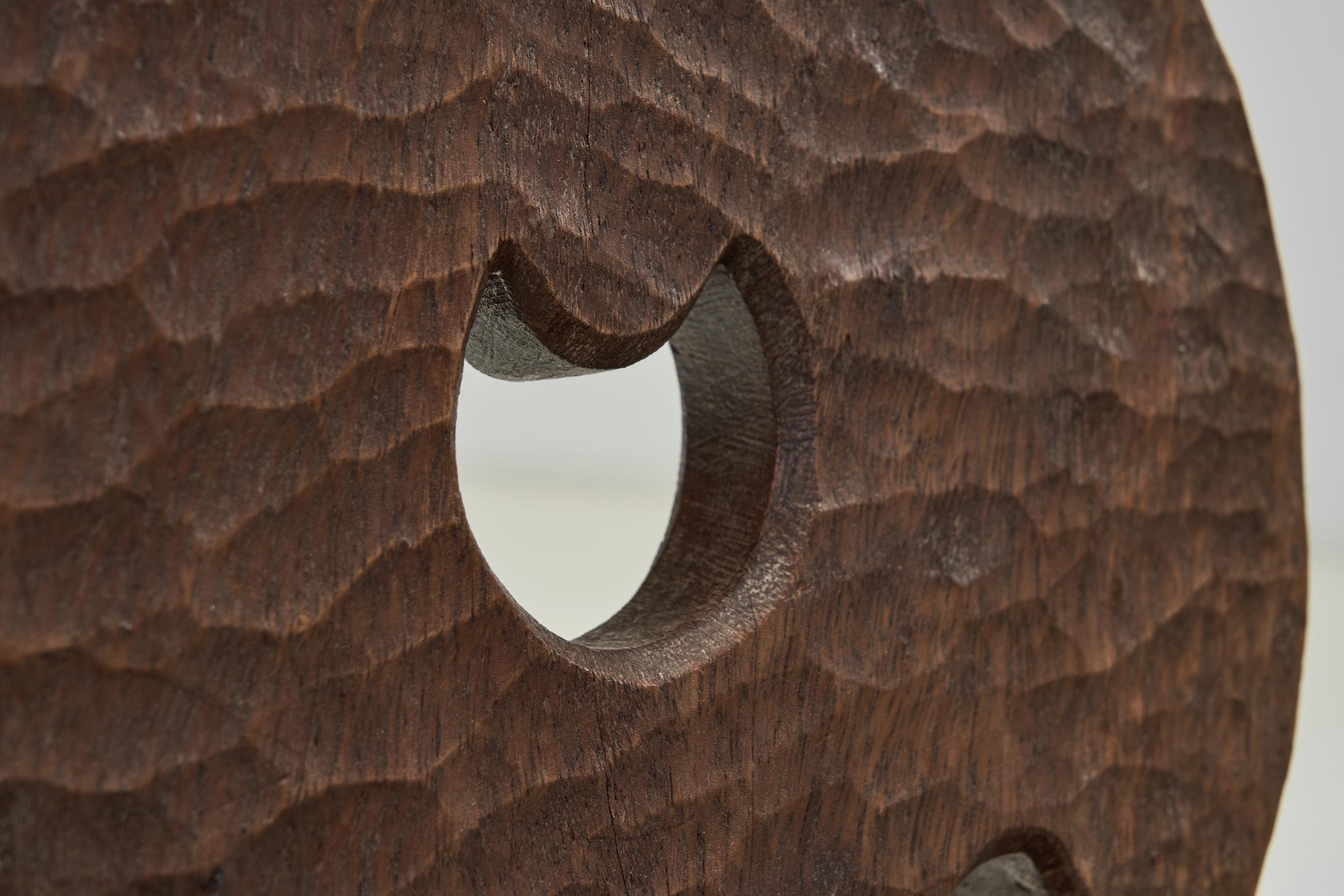 Brutalistische geschnitzte Kaminstühle aus Holz, Spanien ca. 1960er Jahre im Angebot 3