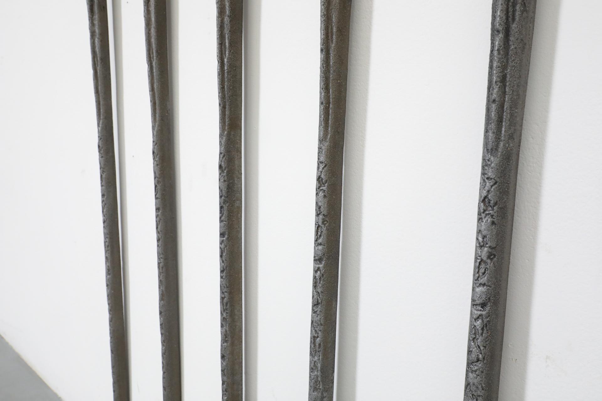 Panneau de porte brutaliste en aluminium coulé, Allemagne, années 1970 en vente 4
