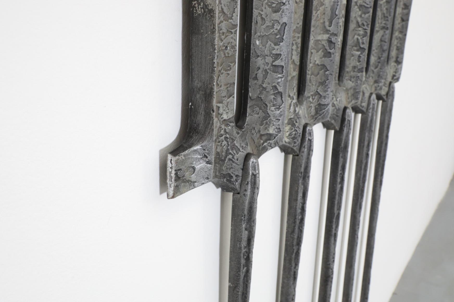 Panneau de porte brutaliste en aluminium coulé, Allemagne, années 1970 en vente 6