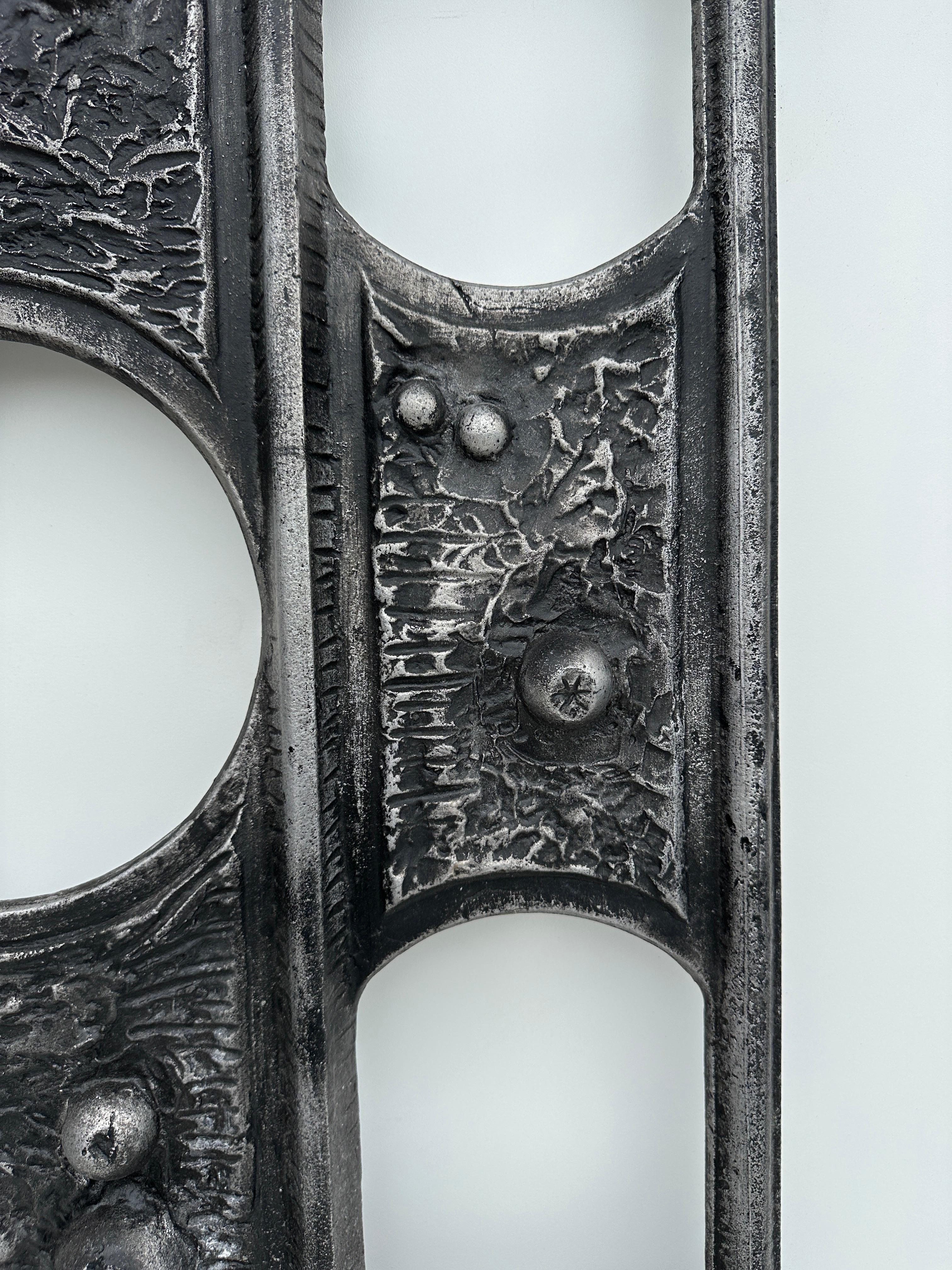 Escultura / Decoración de Pared Brutalista de Aluminio Fundido en venta 1