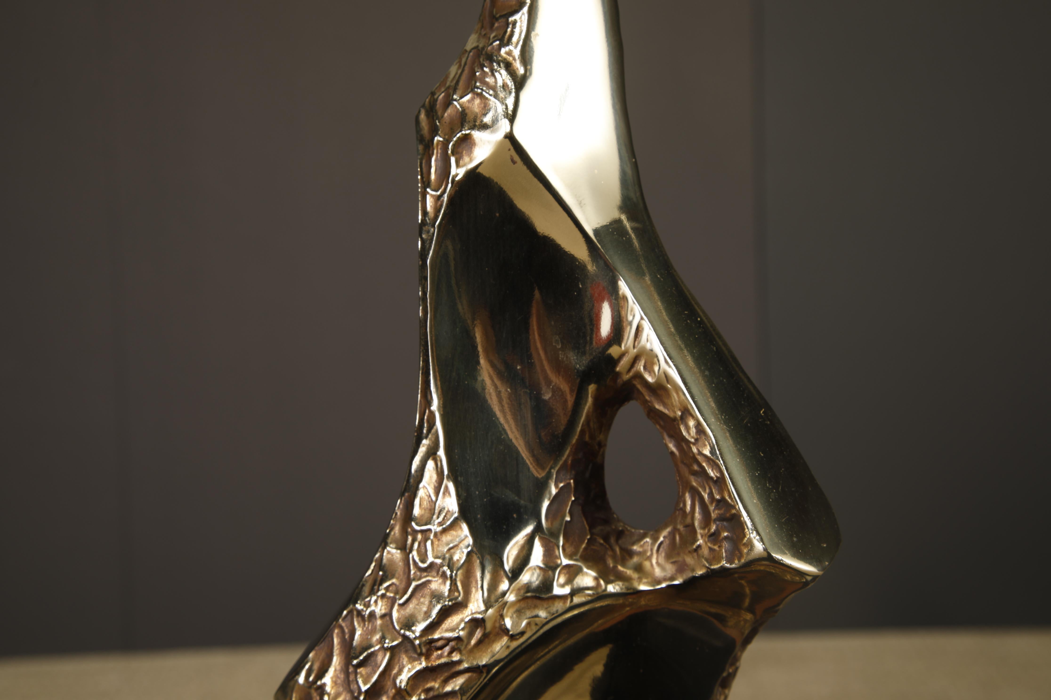 Lampada da tavolo brutalista in ottone fuso e noce di Laurel, USA, anni '70 in vendita 3
