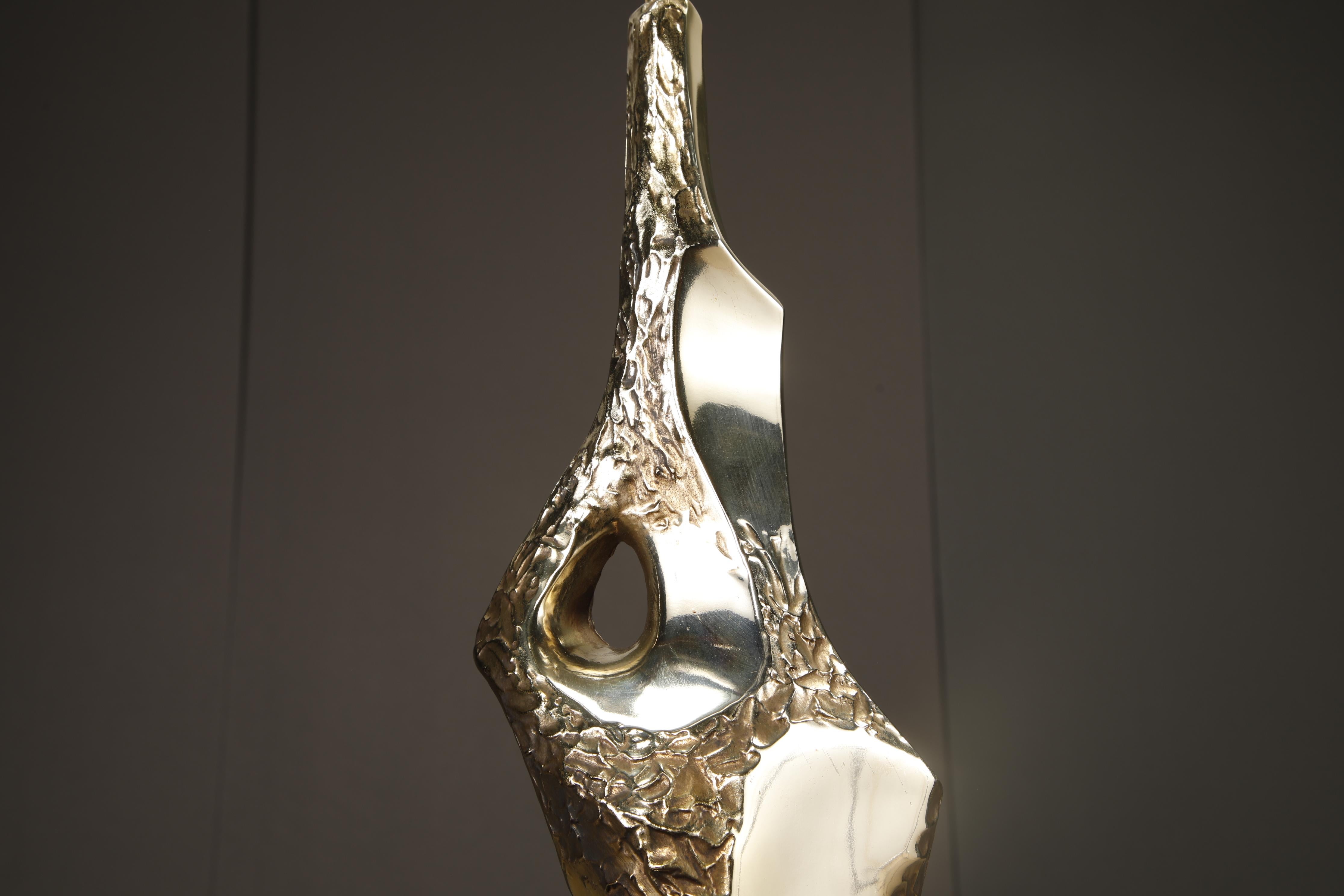 Lampada da tavolo brutalista in ottone fuso e noce di Laurel, USA, anni '70 in vendita 9