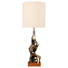 Lampada da tavolo brutalista in ottone fuso e noce di Laurel, USA, anni '70