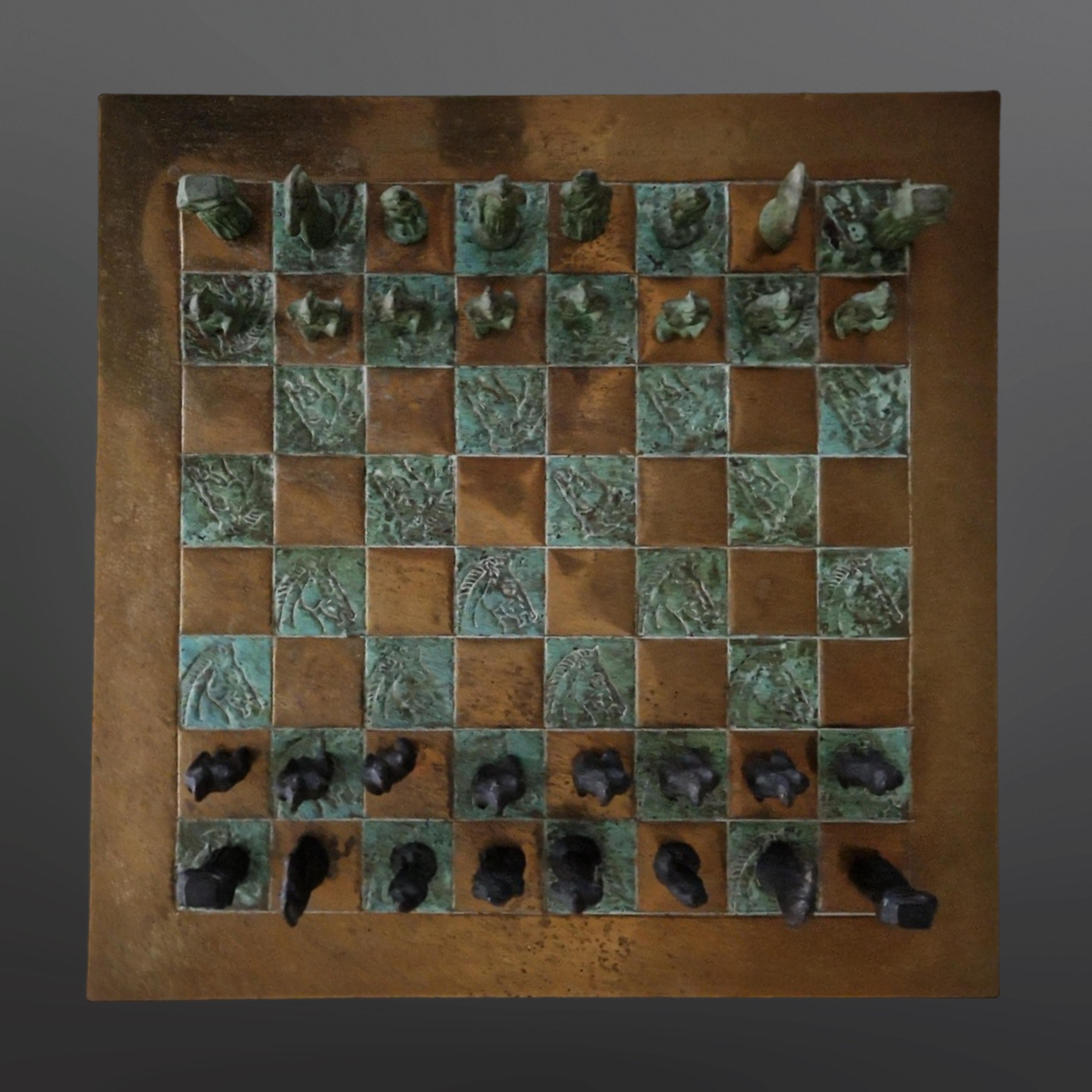 Brutalist cast bronze chess set with copper board, 1960s In Good Condition In ECHT, NL