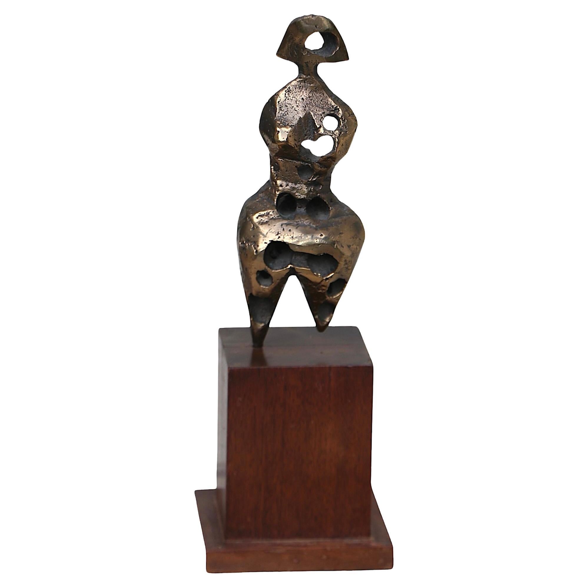 Brutalist Cast Bronze Sculpture of a Stylized Female Figure after Henry Moore In Good Condition For Sale In New York, NY
