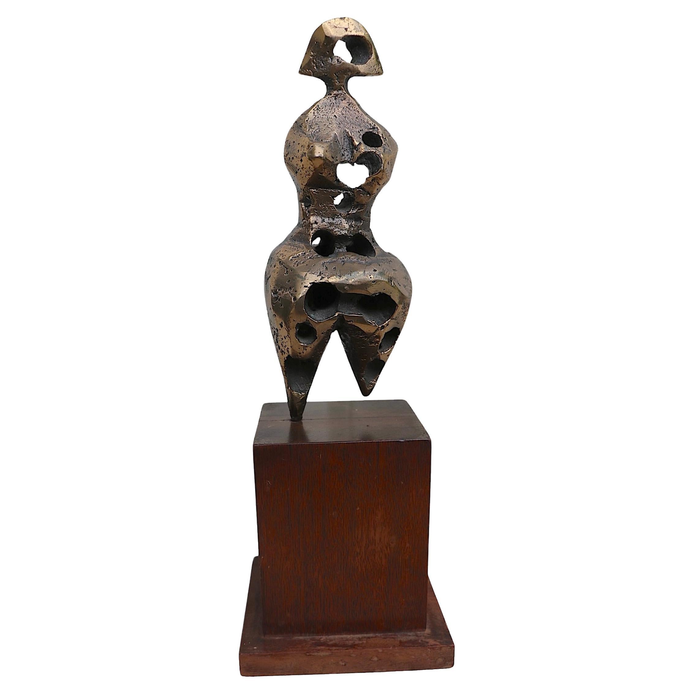 Brutalistische Bronzeskulptur einer stilisierten weiblichen Figur aus Gussbronze nach Henry Moore, Brutalismus