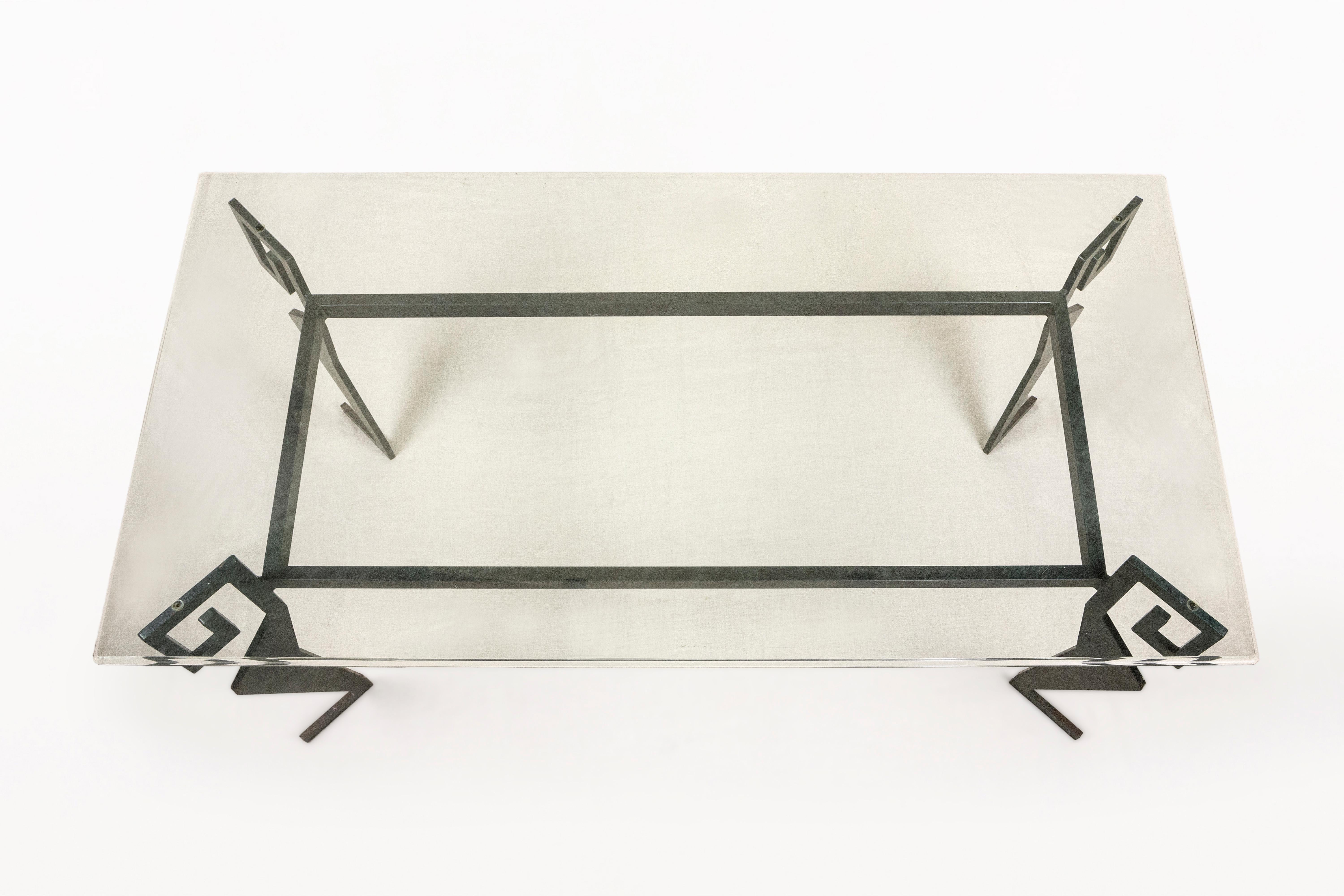 Patinato Tavolo da centro brutalista in ghisa di Valenti, CIRCA 1970, Spagna in vendita