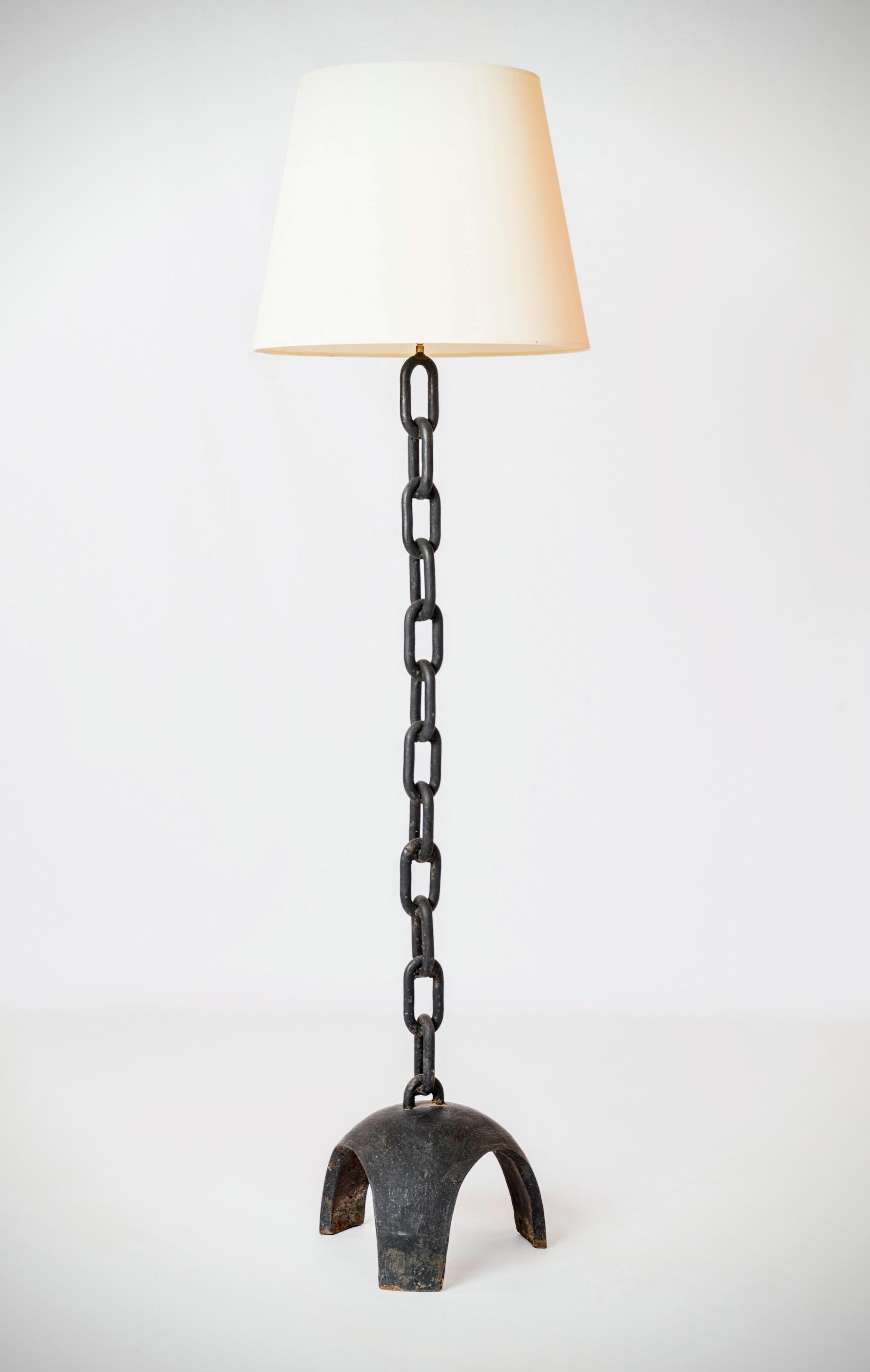 French Brutalist Cast Iron & Marine Chain Links Floor Lamp - France 1970's For Sale