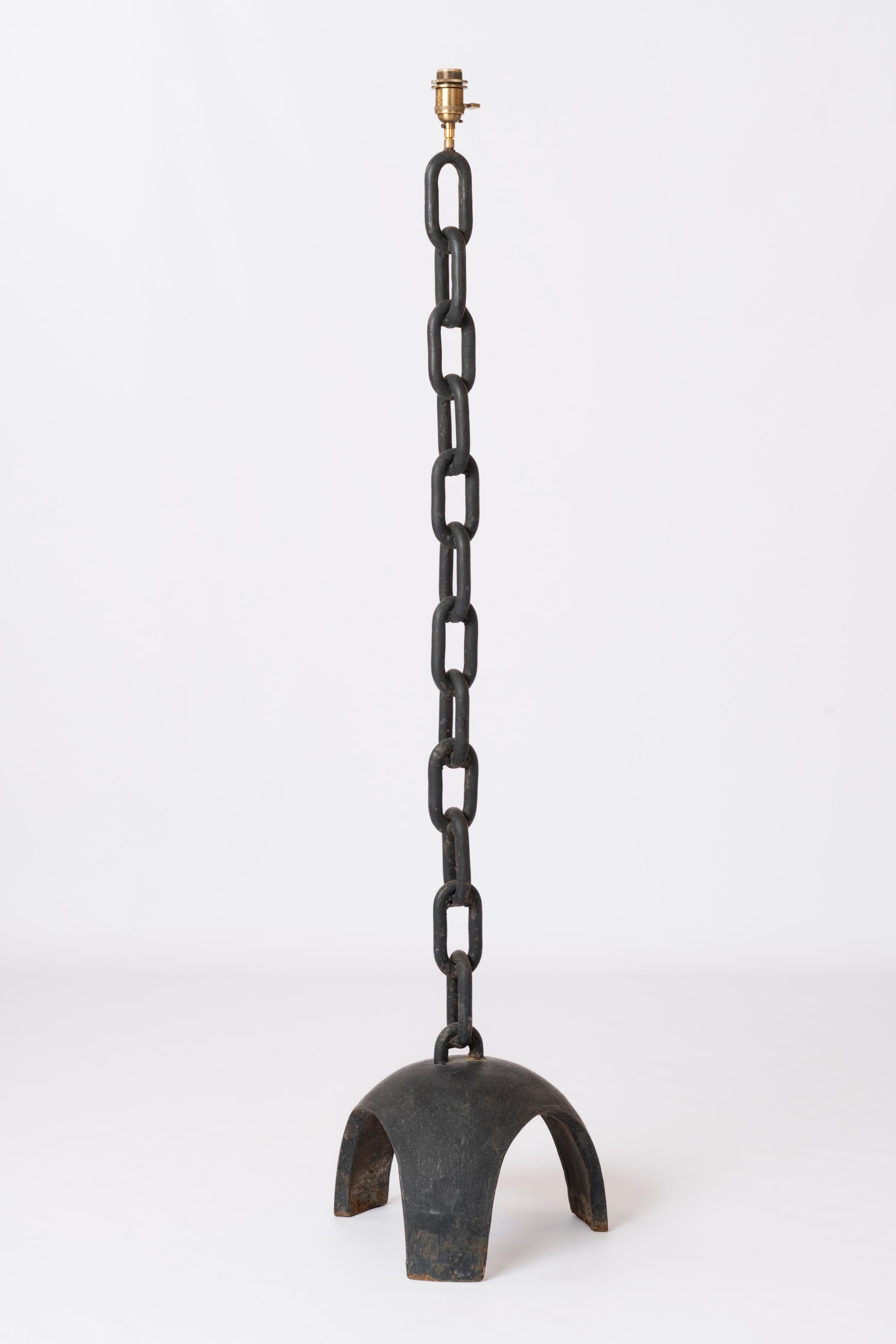 Brutalist Cast Iron & Marine Chain Links Floor Lamp - France 1970's In Fair Condition For Sale In New York, NY