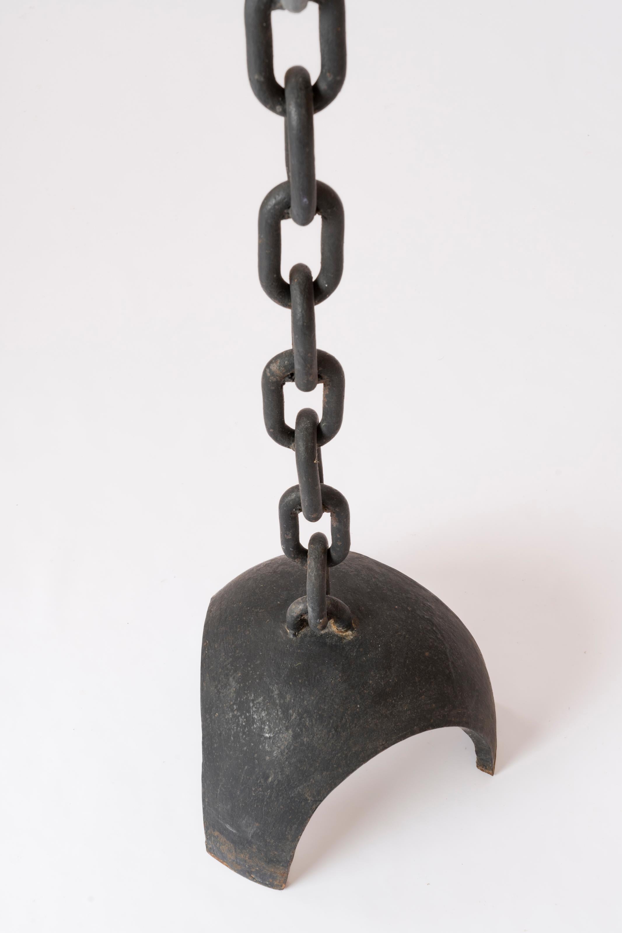 Fer Lampadaire brutaliste en fonte et maillons de chaîne marine, France, années 1970
