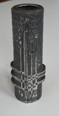 Vase brutaliste en acier inoxydable moulé  par Olav Joa, Norvège années 1970