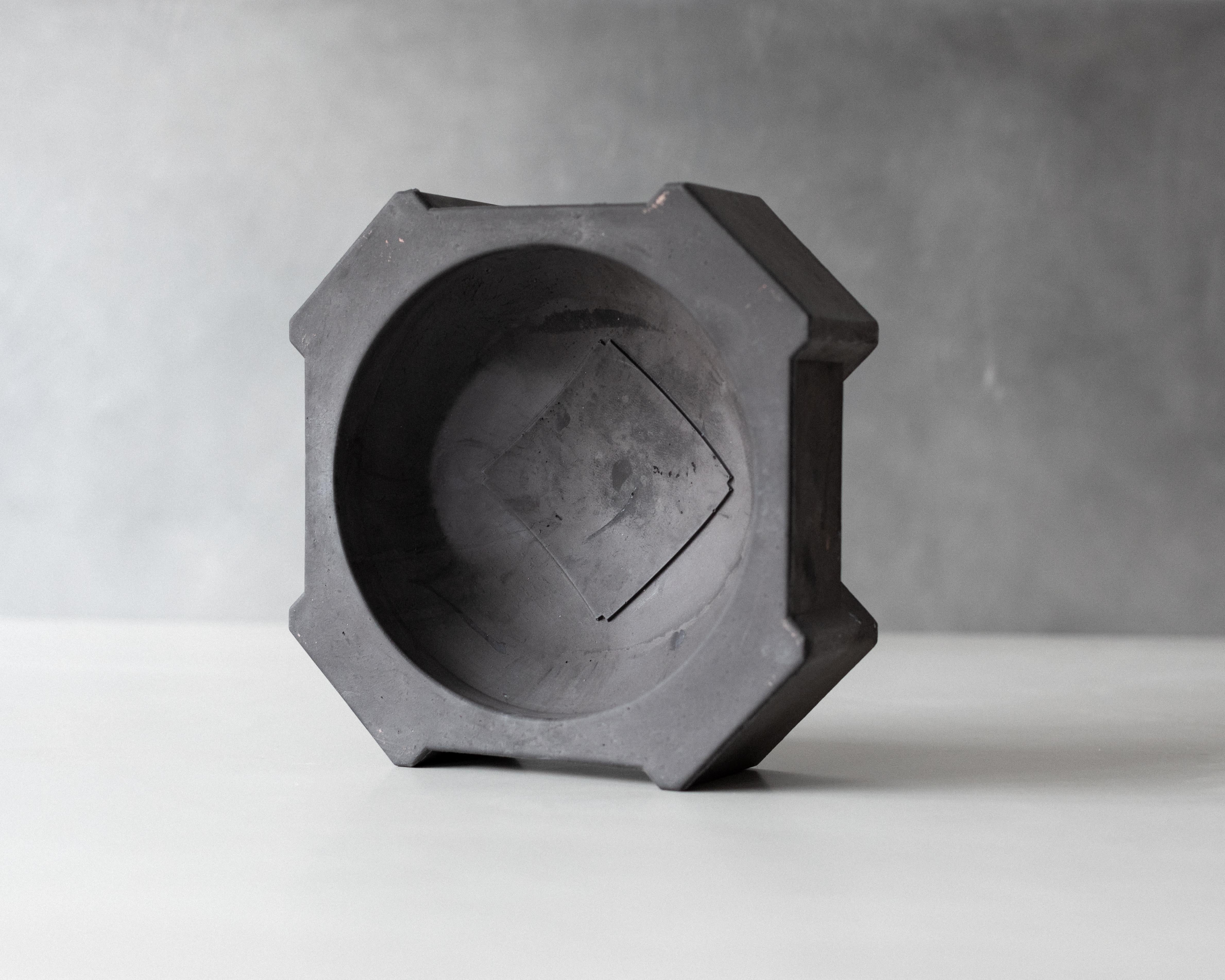 Brutalist Catchall In New Condition For Sale In Brooklyn, NY