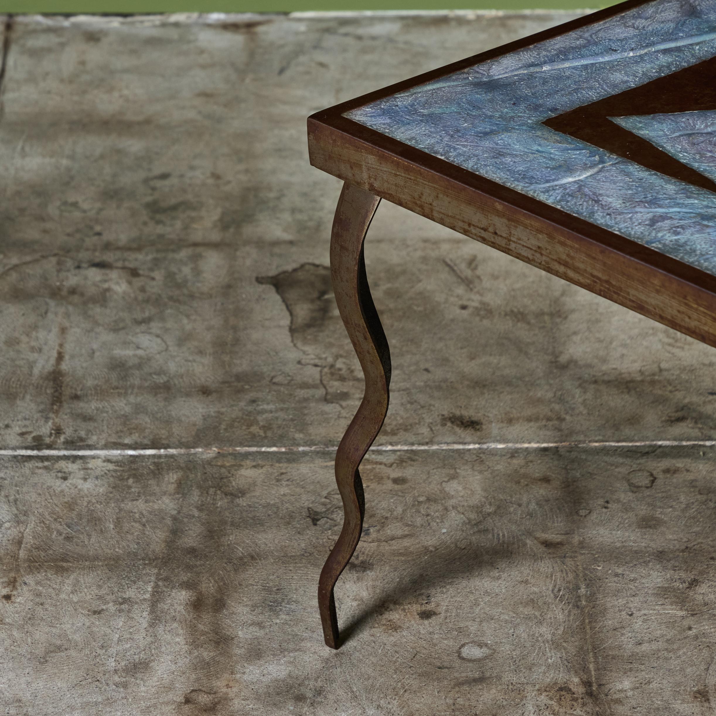 Table basse brutaliste en ciment et acier incrusté en vente 4