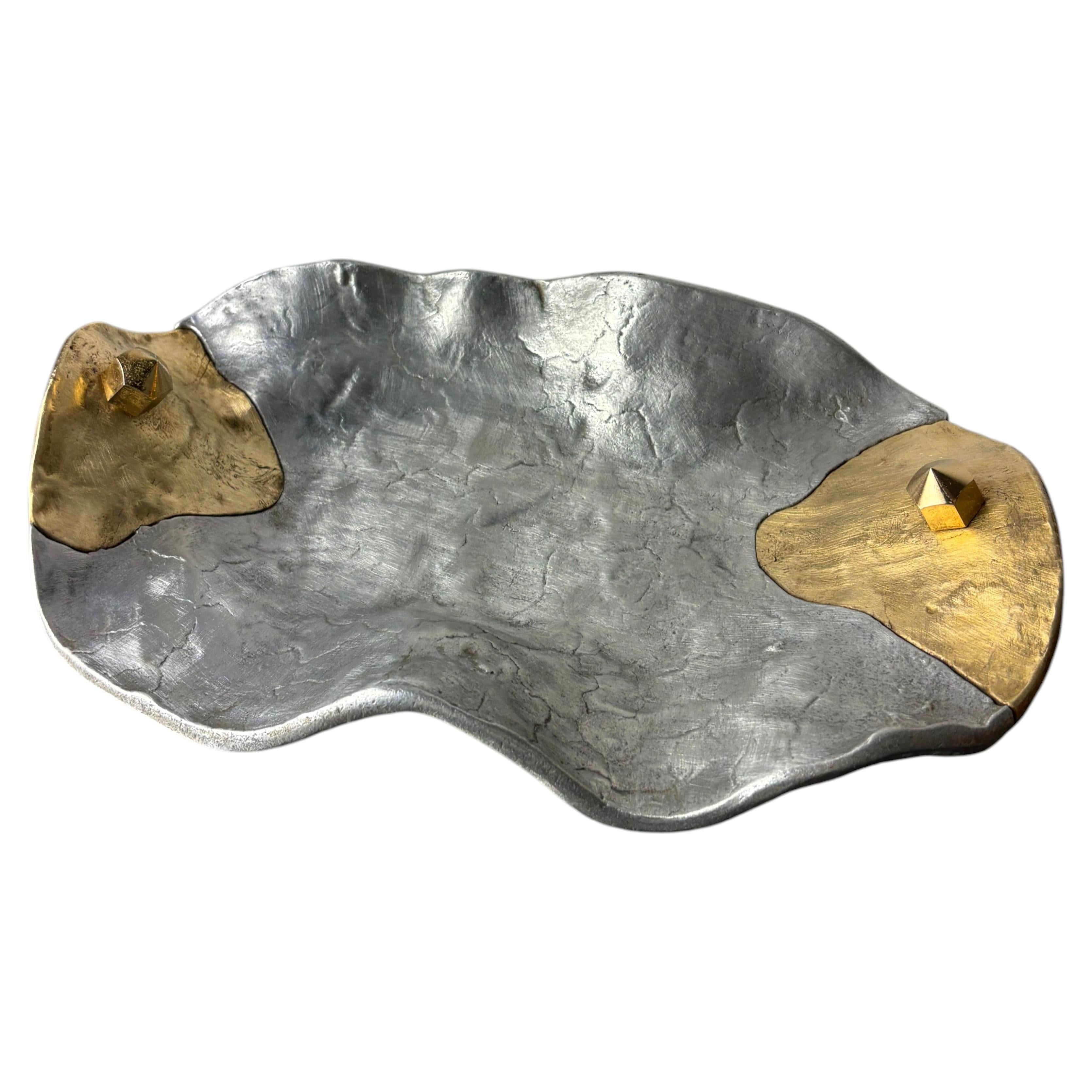 Centrotavola in stile brutalista di Art3, realizzato a mano in bronzo e alluminio, anni ’70