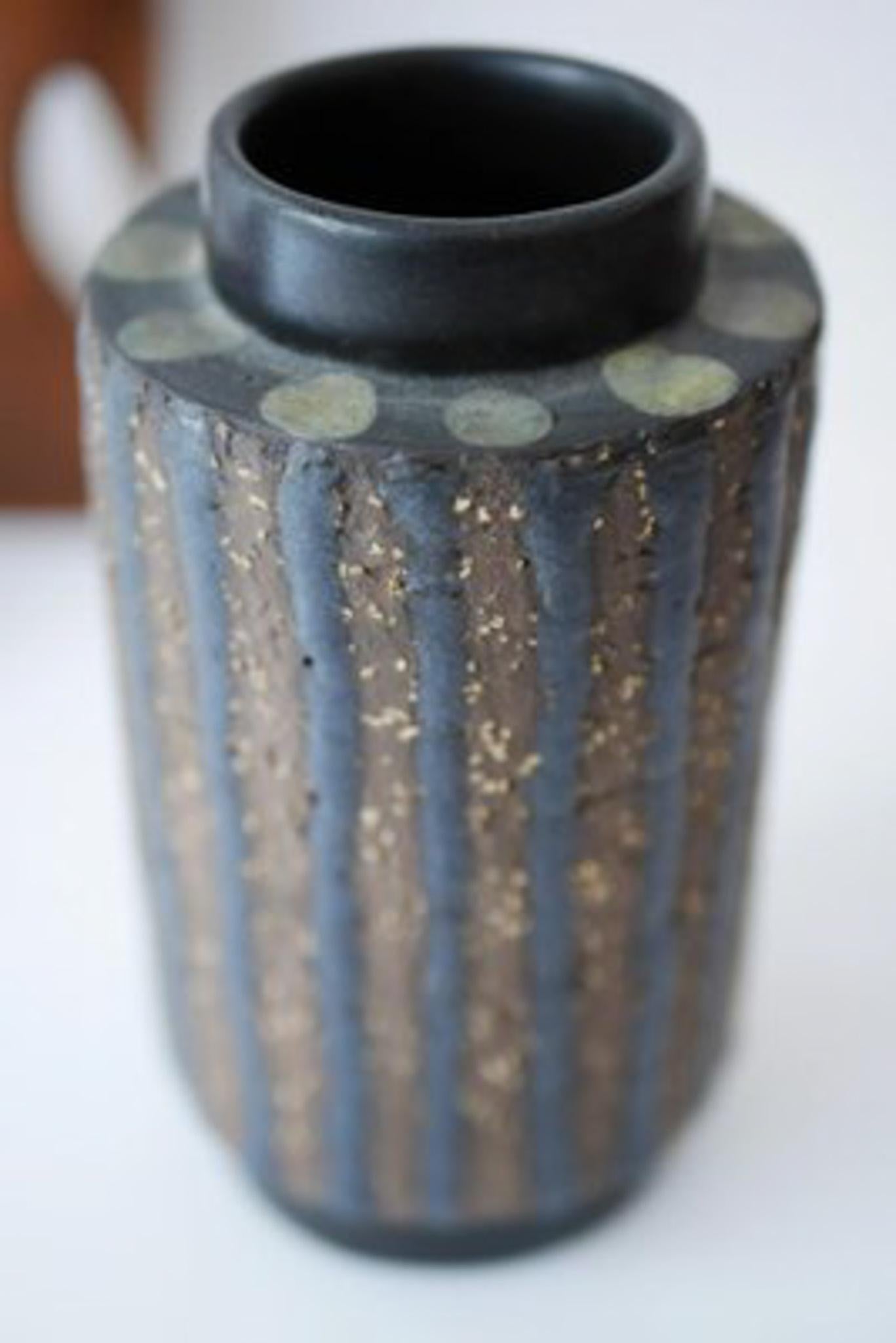 Brutalist ceramic art vase 'Ringo'  by Mari Simmulson for Upsala Ekeby, Sweden For Sale 5