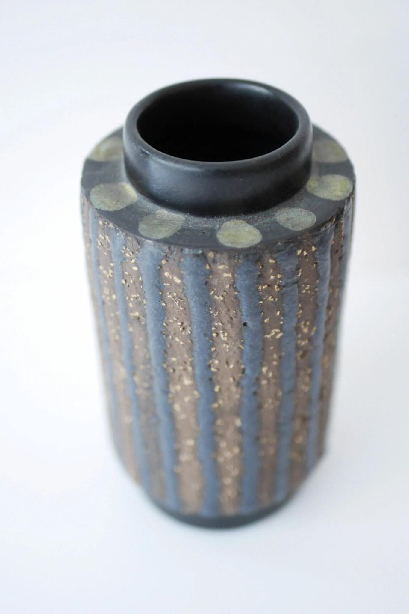 Swedish Brutalist ceramic art vase 'Ringo'  by Mari Simmulson for Upsala Ekeby, Sweden For Sale