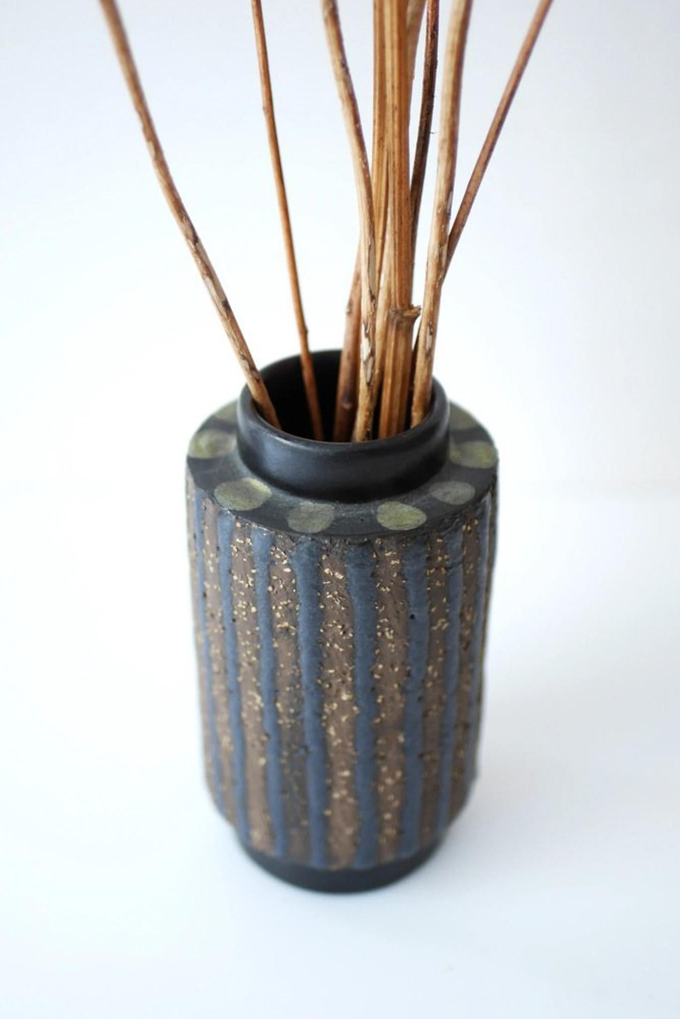Hand-Crafted Brutalist ceramic art vase 'Ringo'  by Mari Simmulson for Upsala Ekeby, Sweden For Sale