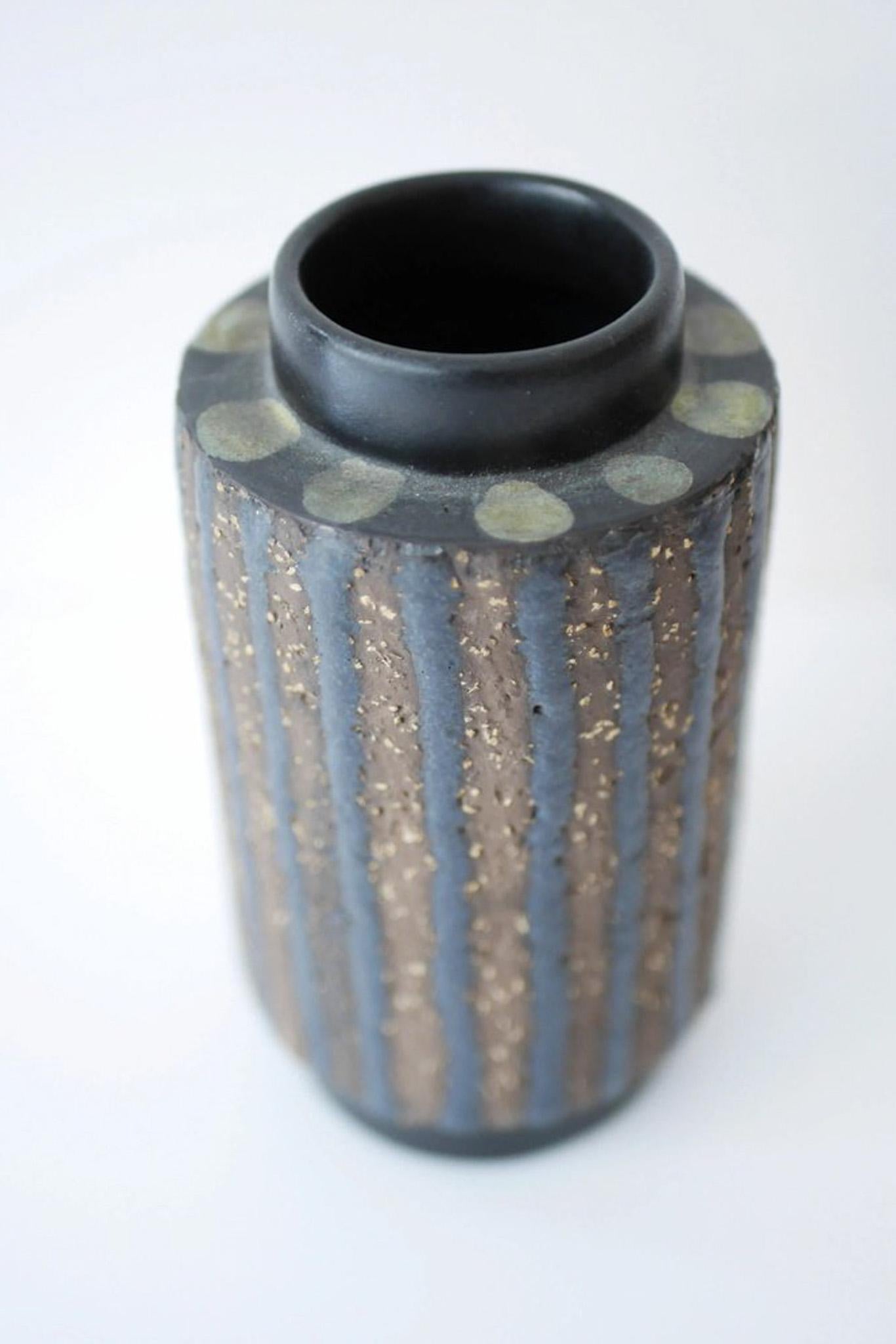 Brutalist ceramic art vase 'Ringo'  by Mari Simmulson for Upsala Ekeby, Sweden For Sale 1