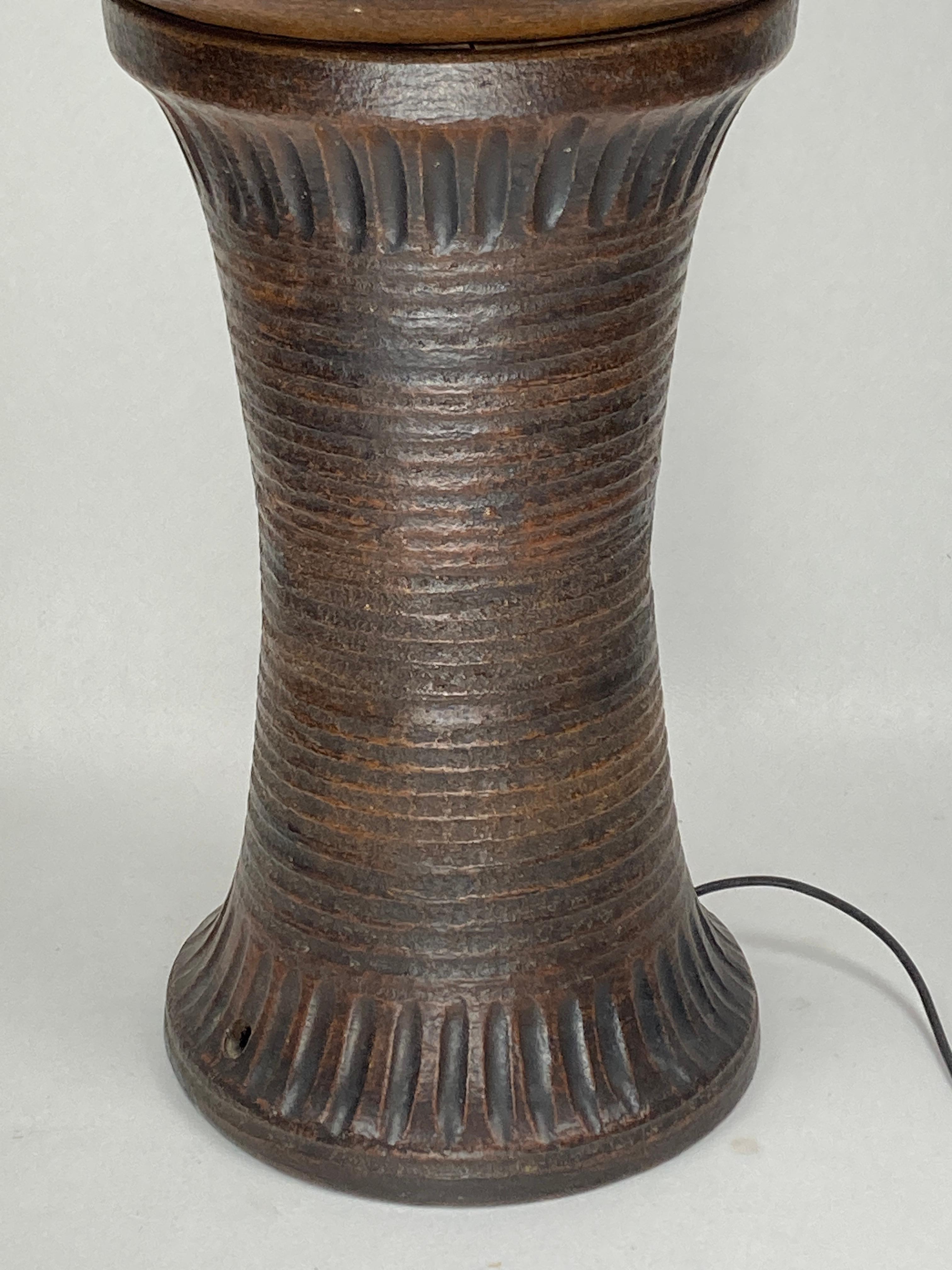 Lámpara de pie Brutalista de cerámica en forma de seta 100cm, años 60 Holandés en venta