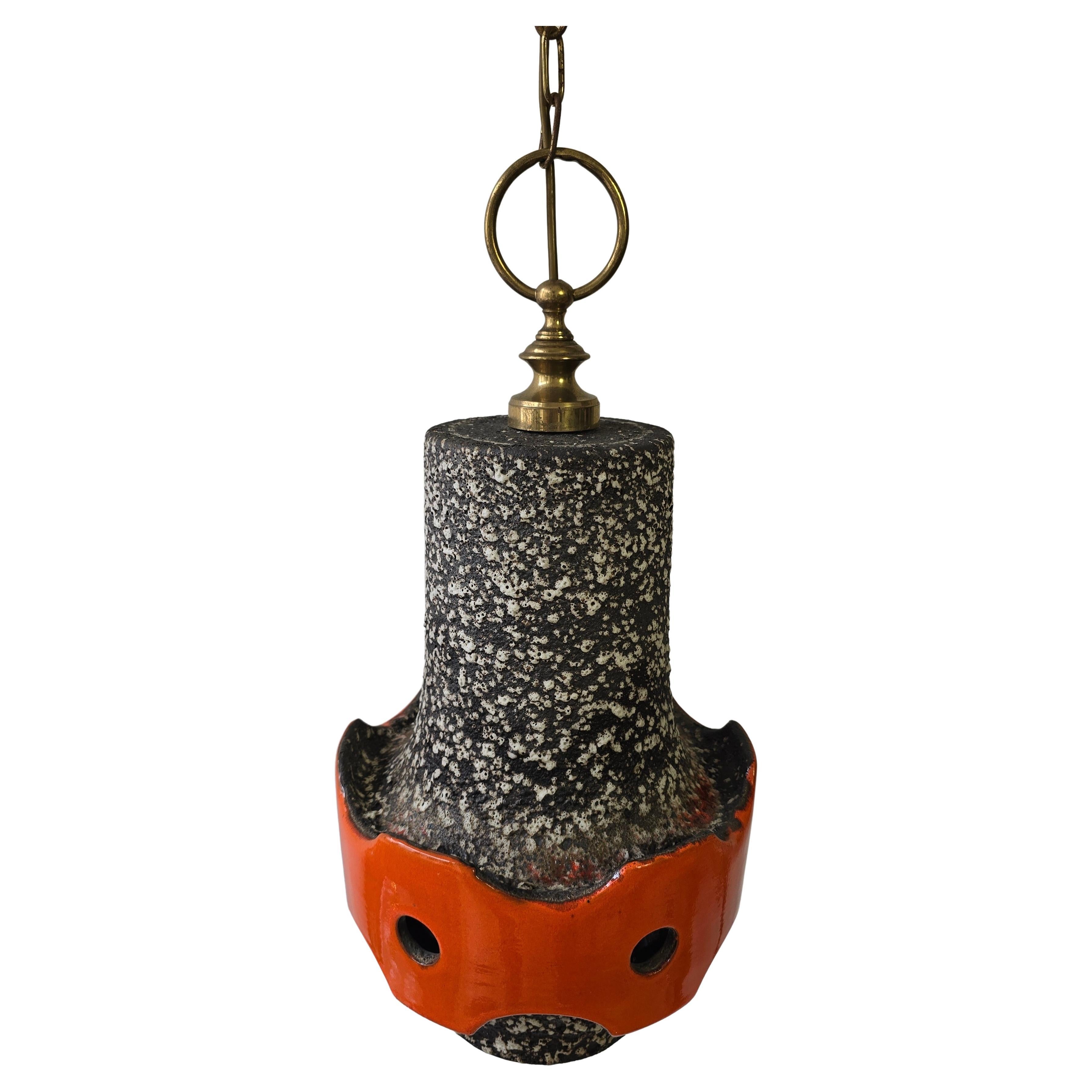 Francese Lampada a sospensione in ceramica brutalista con smalto lavico, anni '60 in vendita