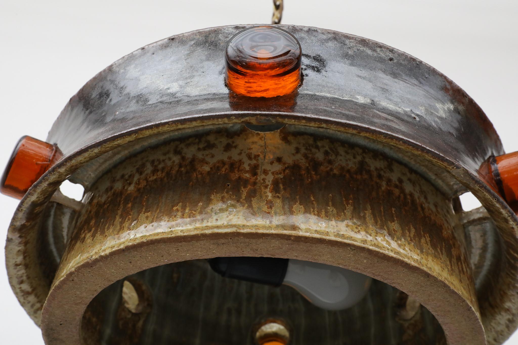 Pendentif en céramique brutaliste avec d'épais détails en verre ambré par Jette Helleroe en vente 5