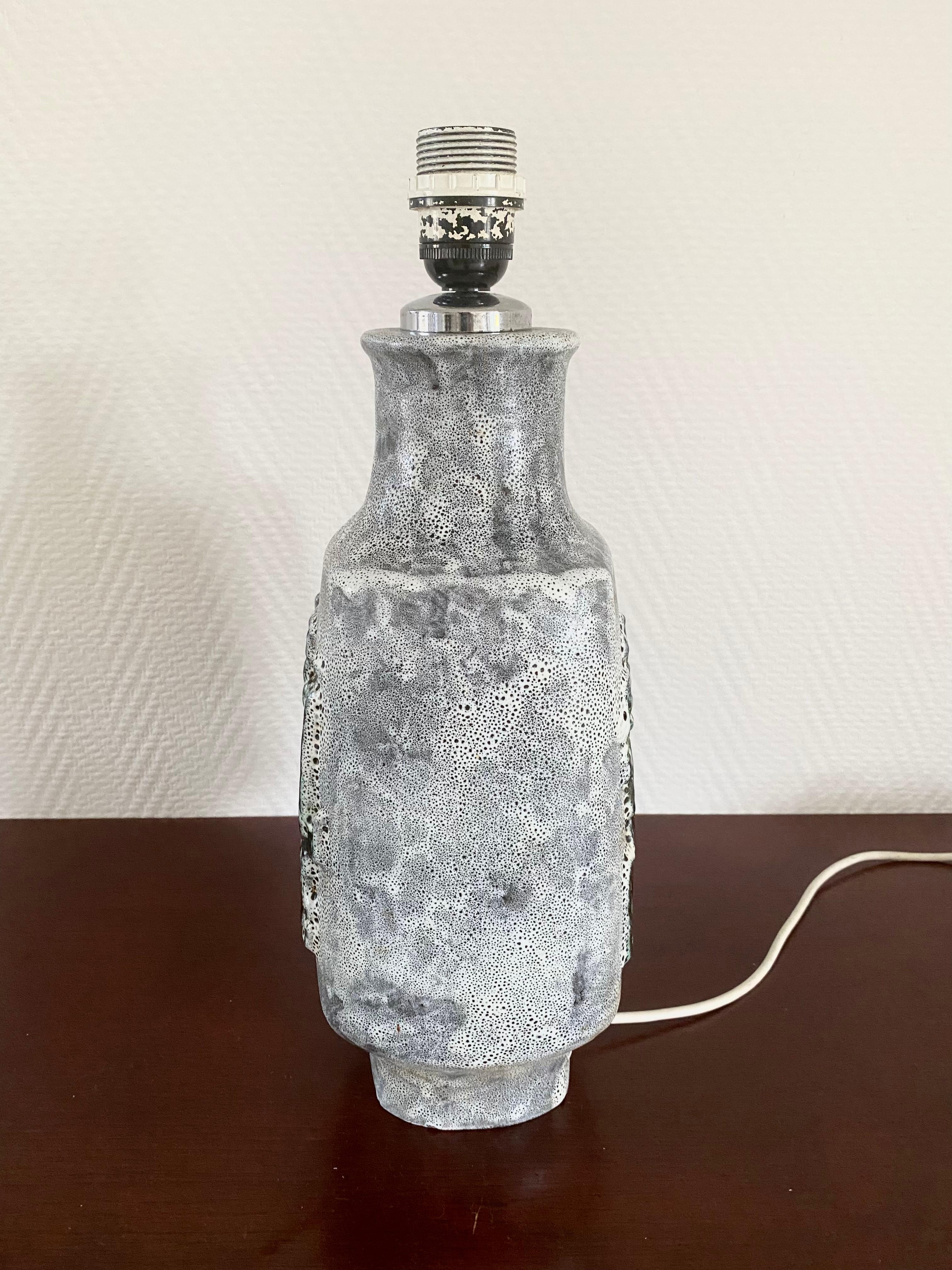Brutalist Ceramic Table Lamp by Walter Gerhards, ca. 1960s In Good Condition For Sale In Schagen, NL
