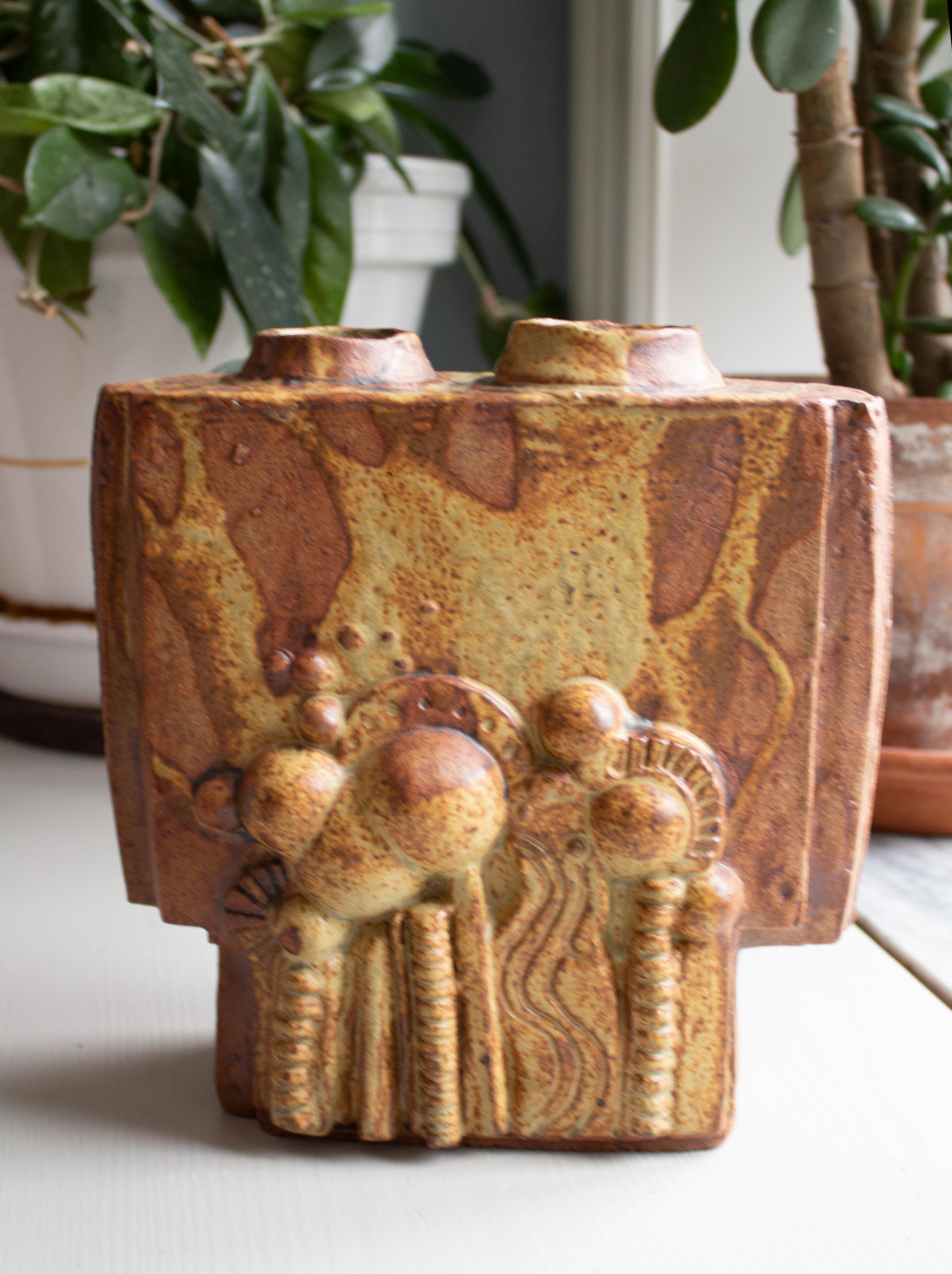 Brutalist Ceramic Vase by Bernard Rooke, England, 1970s, Signed In Good Condition For Sale In Stockholm, SE