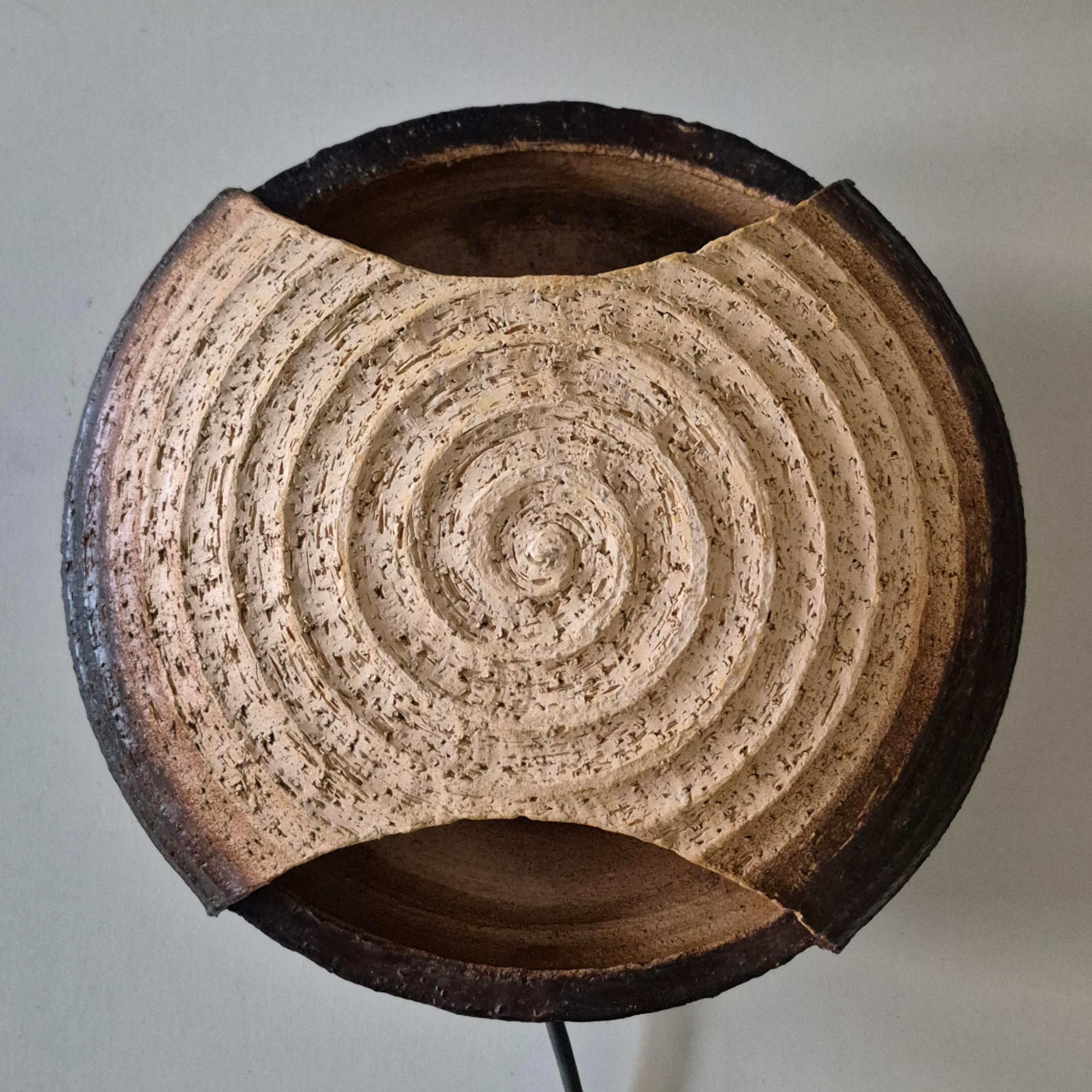 Ceramic Brutalist cermaic wall lamp, Netherlands 1960s For Sale