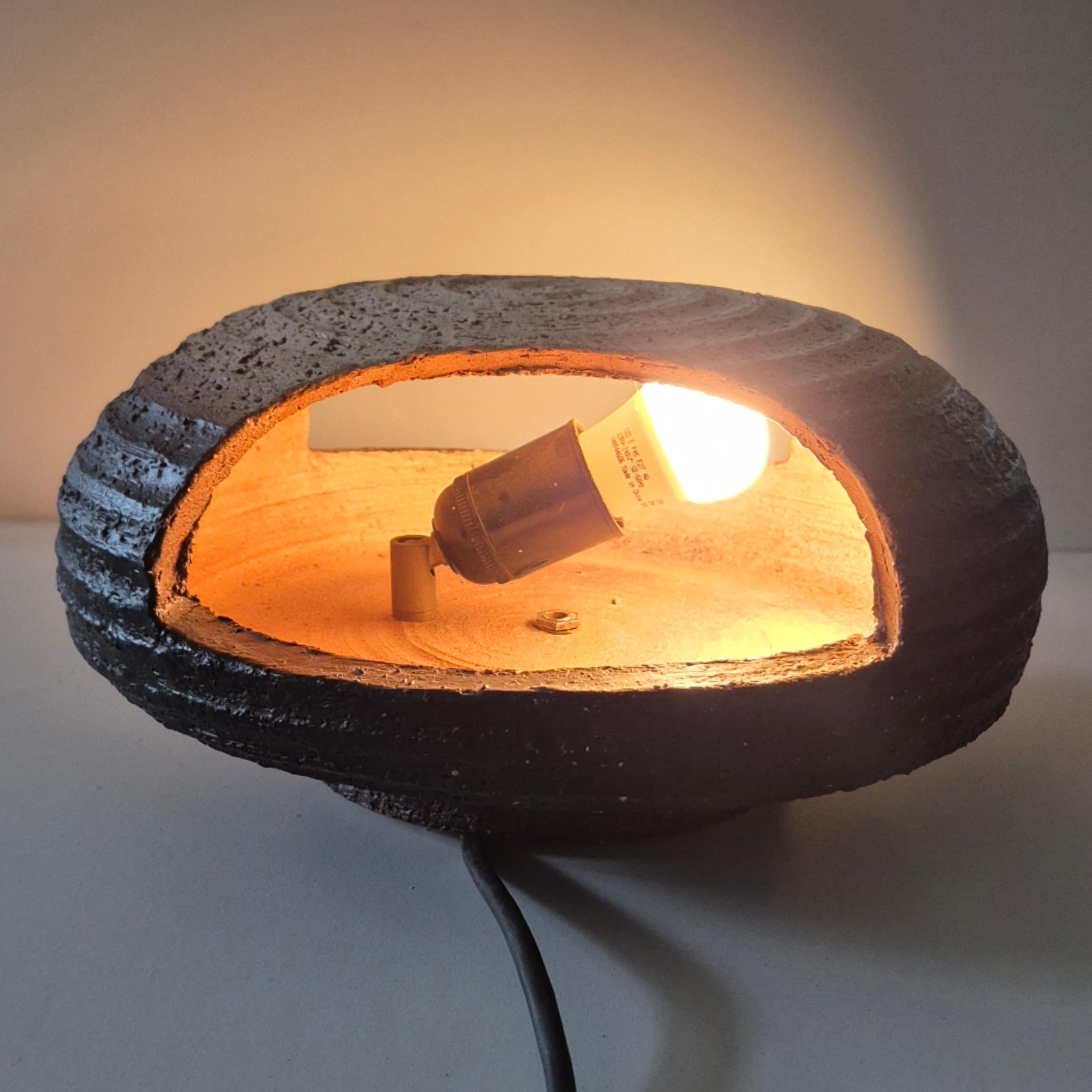 Brutalist cermaic wall lamp, Netherlands 1960s For Sale 2