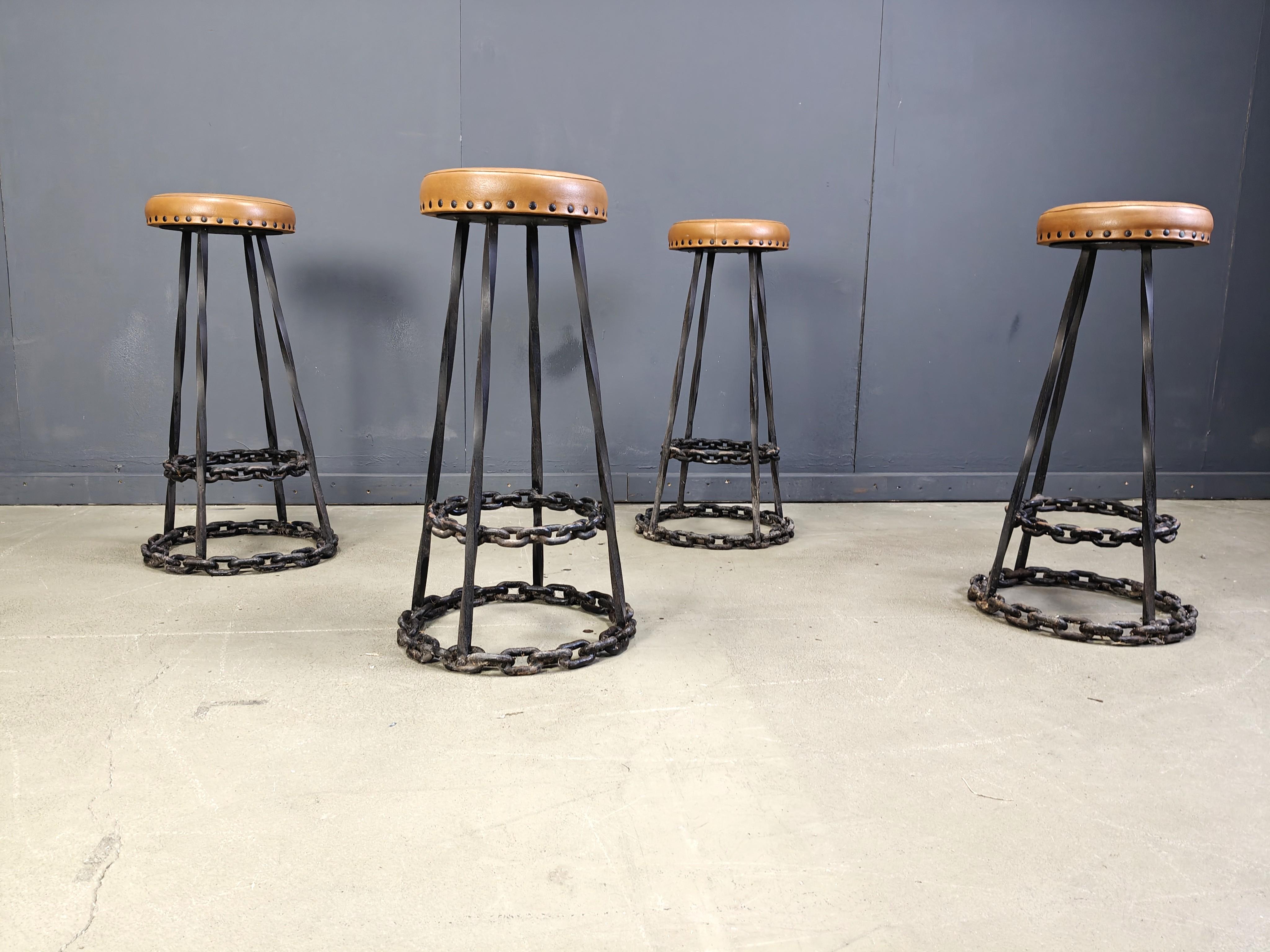 Taburetes de bar de eslabones de cadena brutalistas, años 70 - juego de 4 Industrial en venta