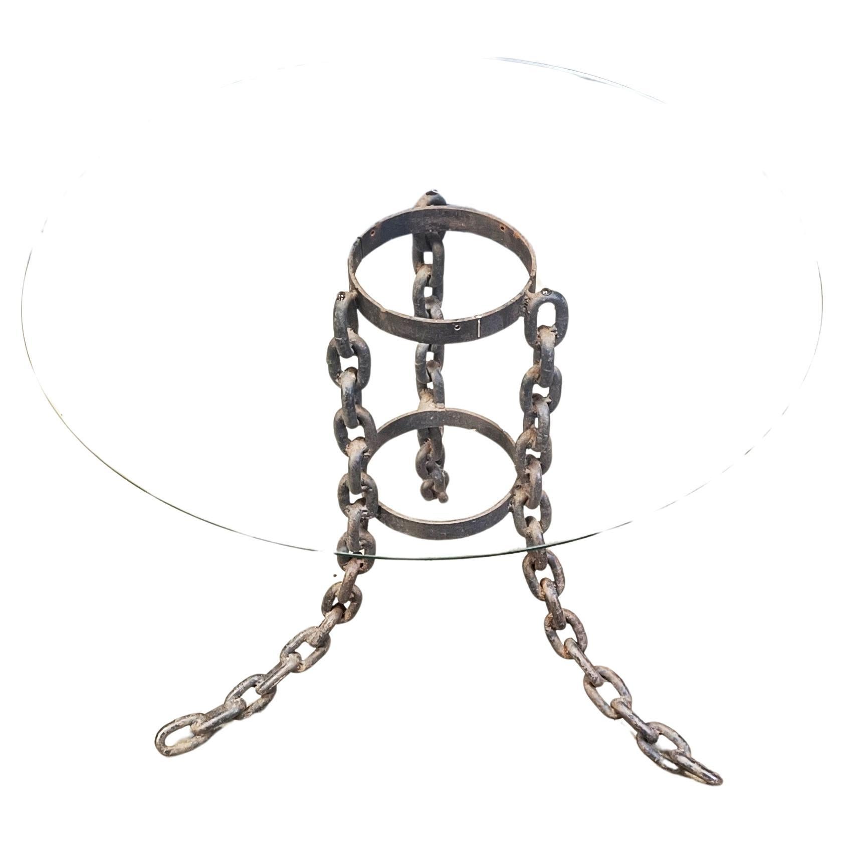 Industrial chain link coffee table or side table with a clear glass round table top. 

Cool contrasting 'heavy' looking item for your interior

1970s - Belgium

Very good condition

Dimensions:
Height:  67cm
Diameter: 80cm

Ref.: 2506100207

*Images