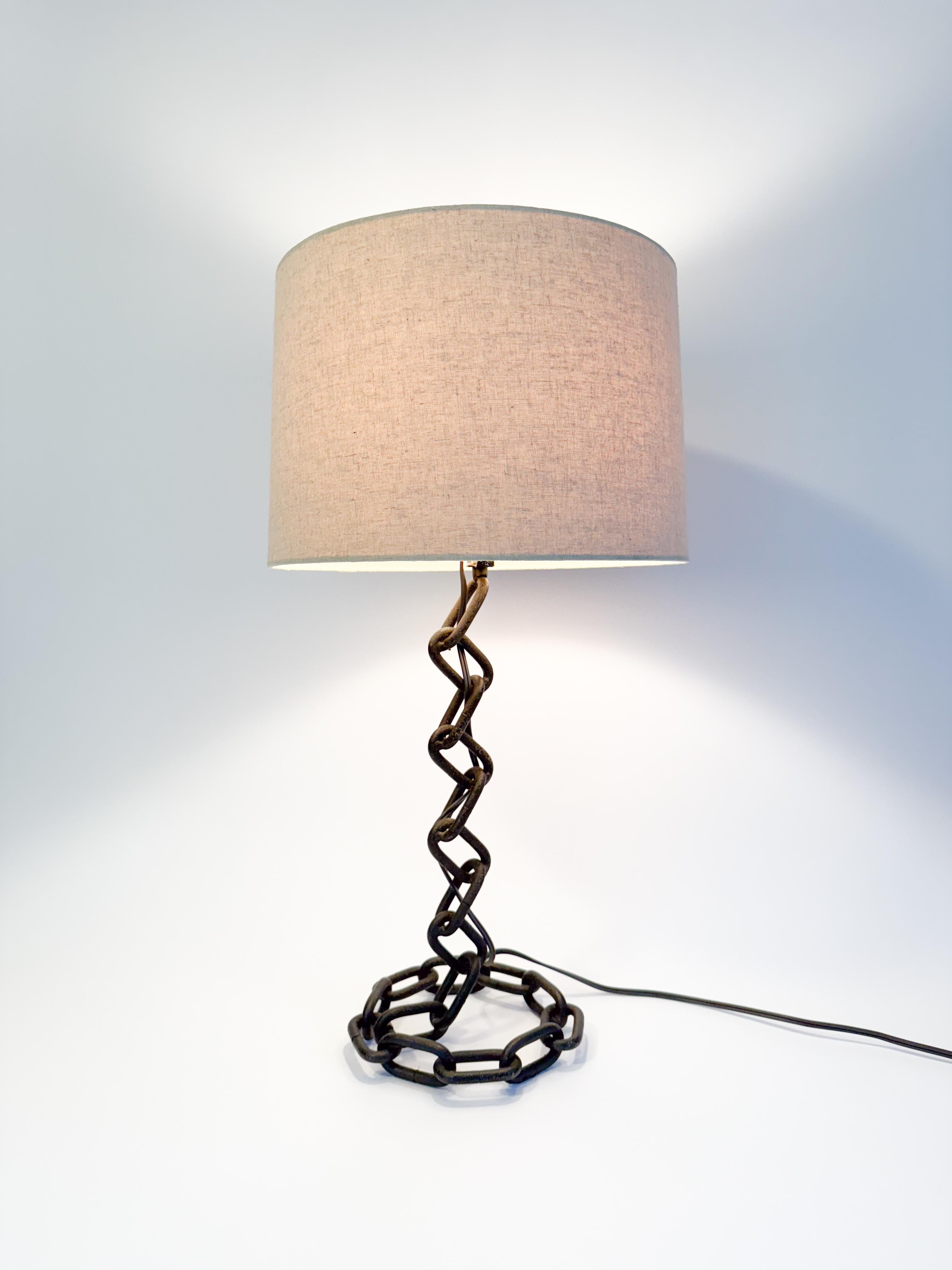 Rustic floor lamp made from heavy welded iron chain links. In the style of Franz West from the Memphis Design Group. Imported from France. The lamp shade can be changed.