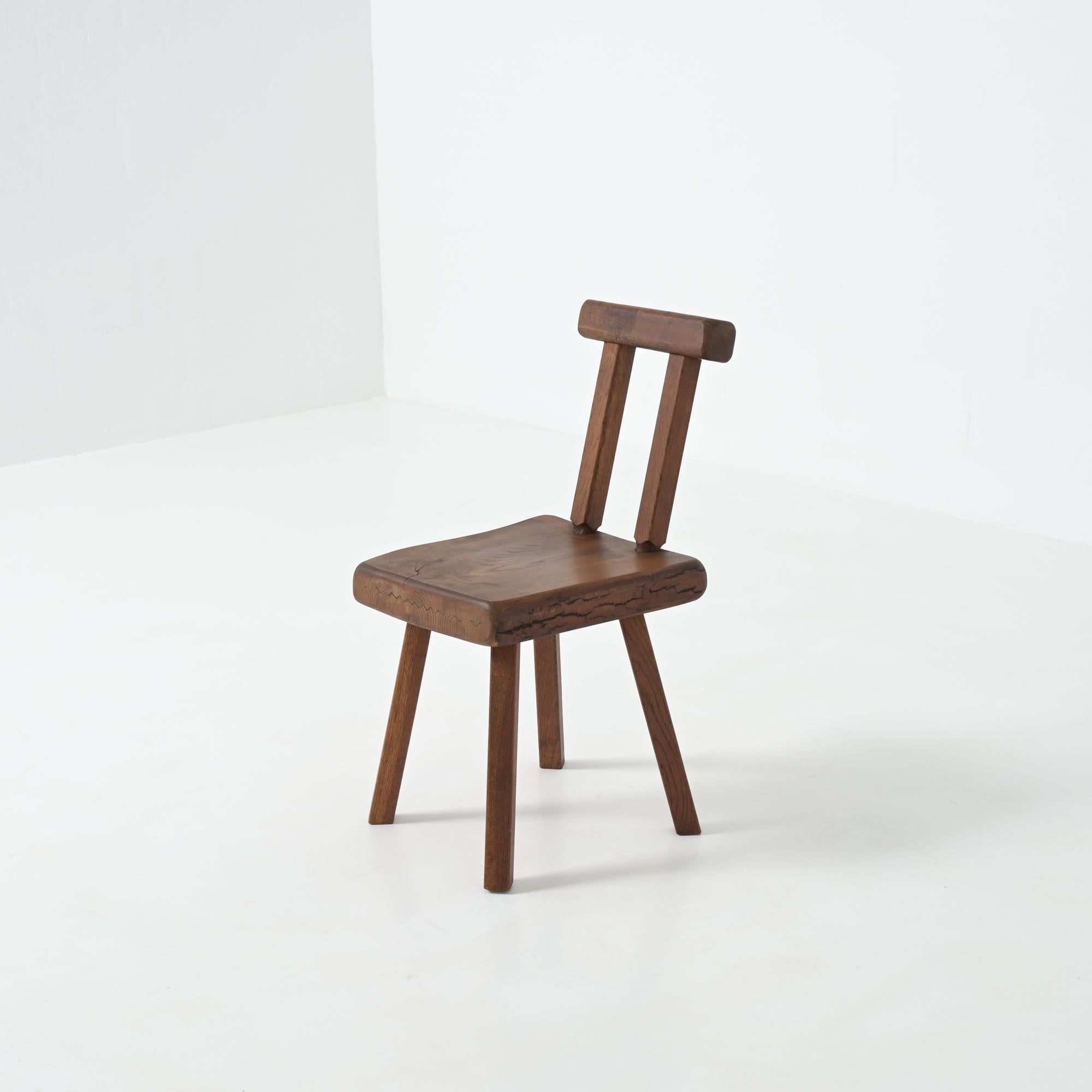 This strong robust chair is handcrafted from dark-colored oak wood. It will bring a natural, bucolic feel to your interior.
This brutalist chair is in very good condition, showing normal signs of age and use. It dates from the 1950s.
It was made in